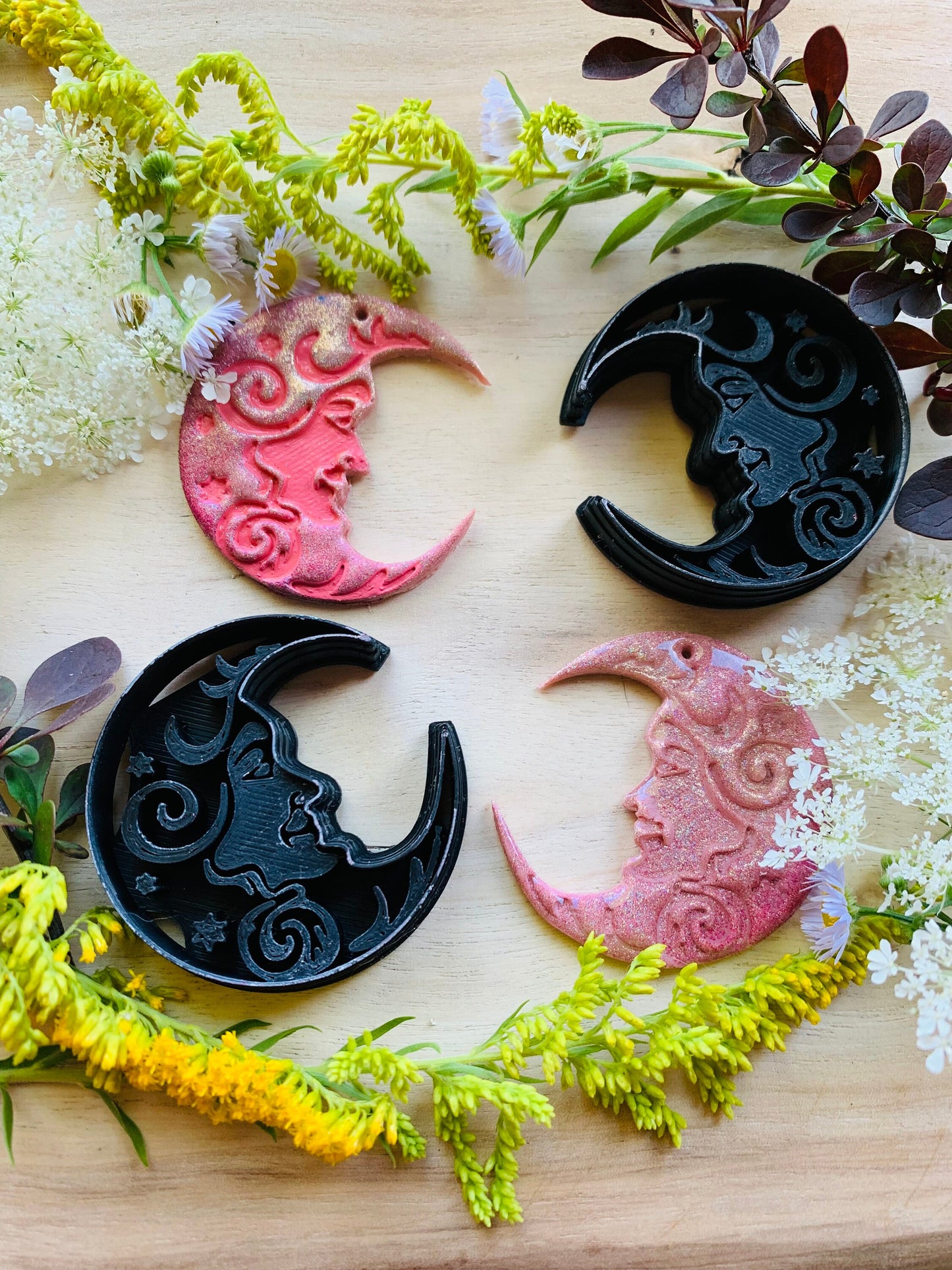 XL Detailed Face on Crescent Moon Sharp Clay Cutter