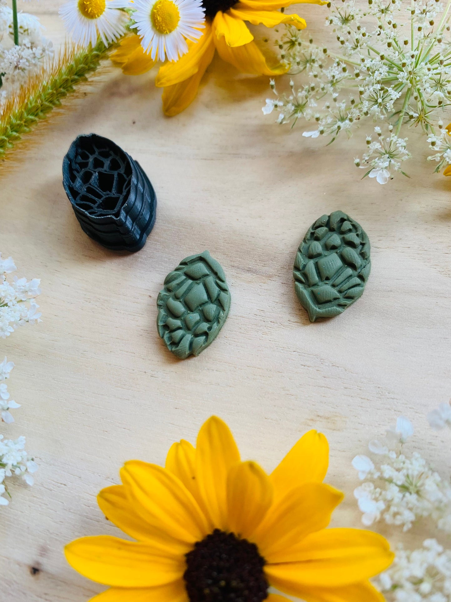Small Oktoberfest Beer Hops - Embossed Sharp Clay Cutter