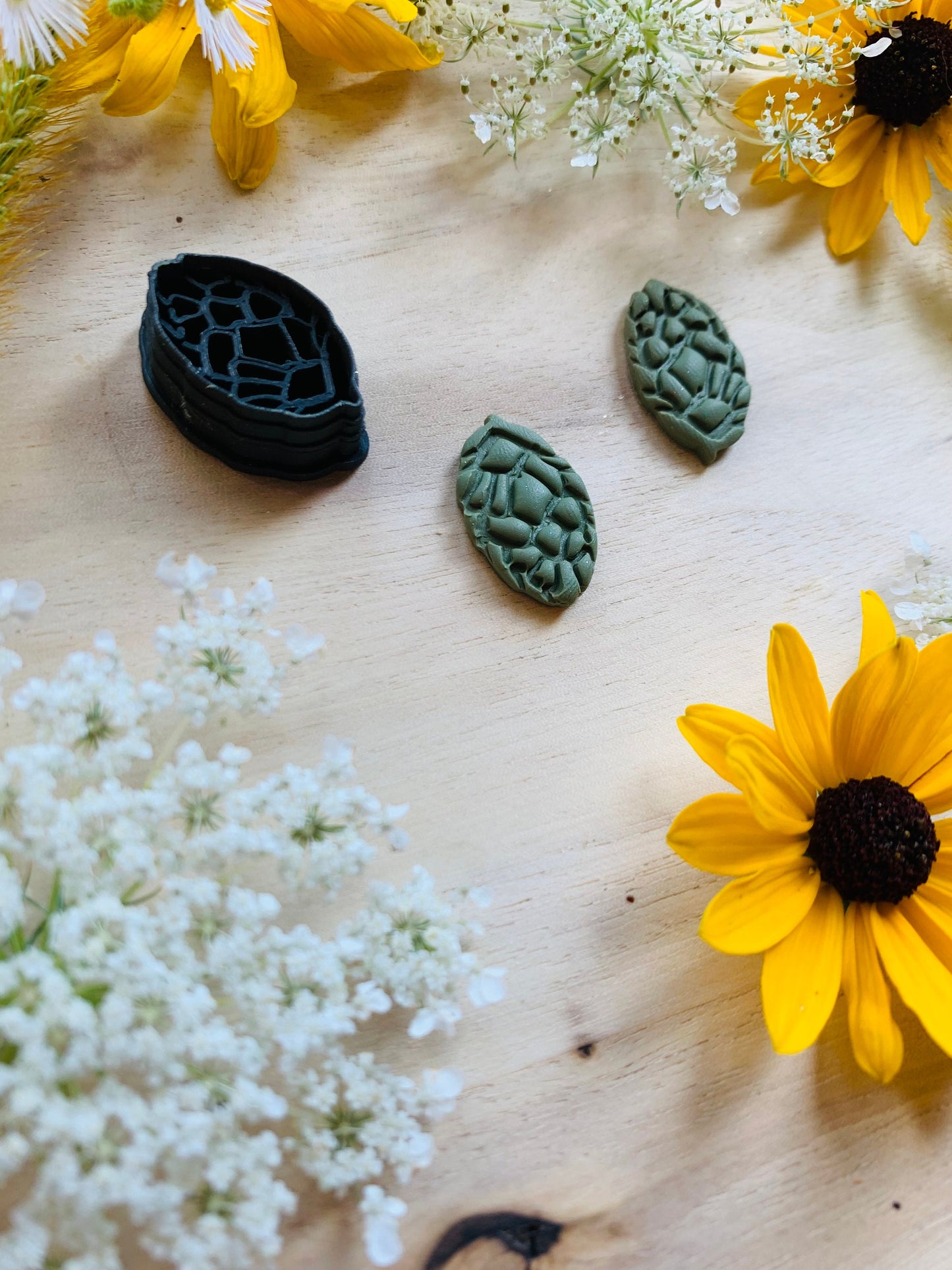 Small Oktoberfest Beer Hops - Embossed Sharp Clay Cutter