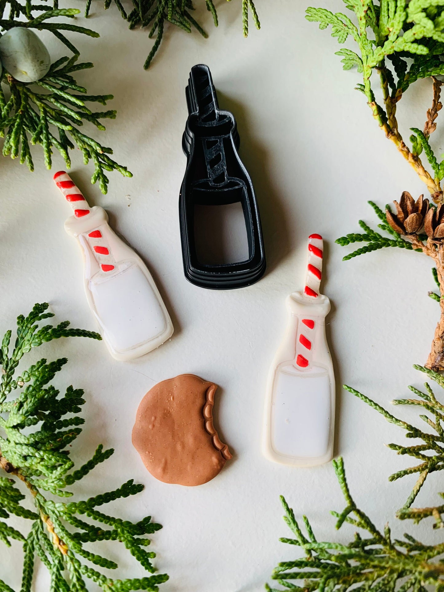 Cookie with Bite Taken Out Stylized Embossed Sharp Clay Cutter