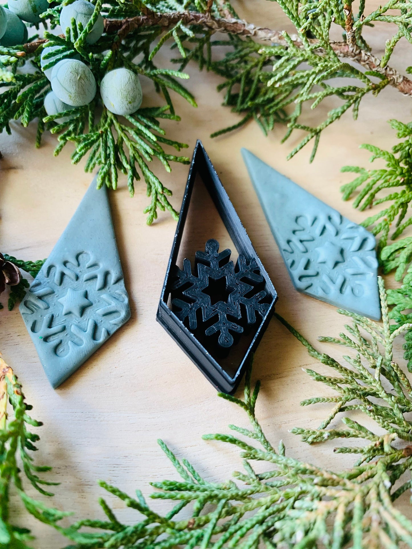 Diamond Droplet with Snowflake Imprint Sharp Clay Cutter