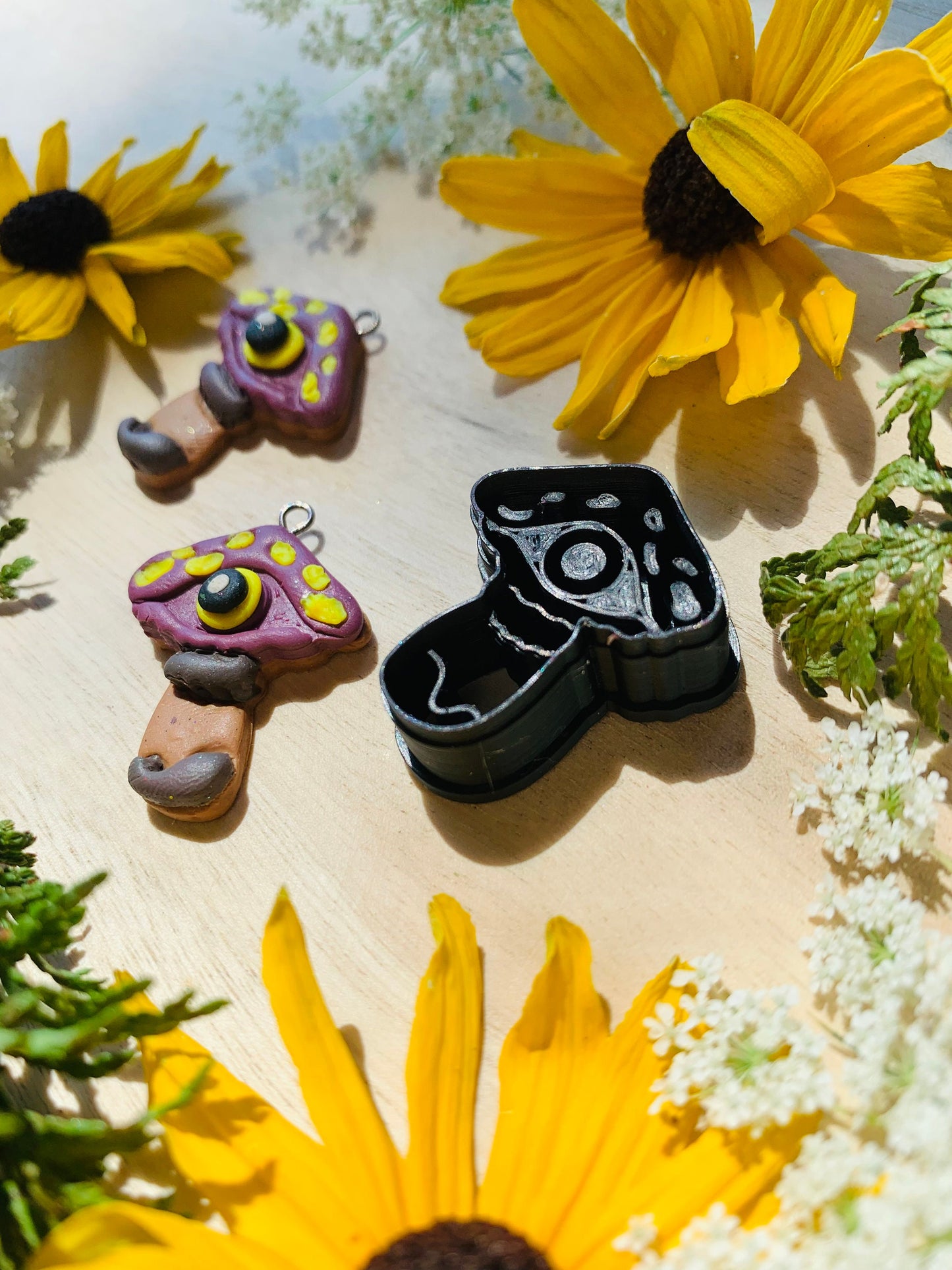 Smaller Mushroom with Seeing Eye - Embossed Sharp Clay Cutter
