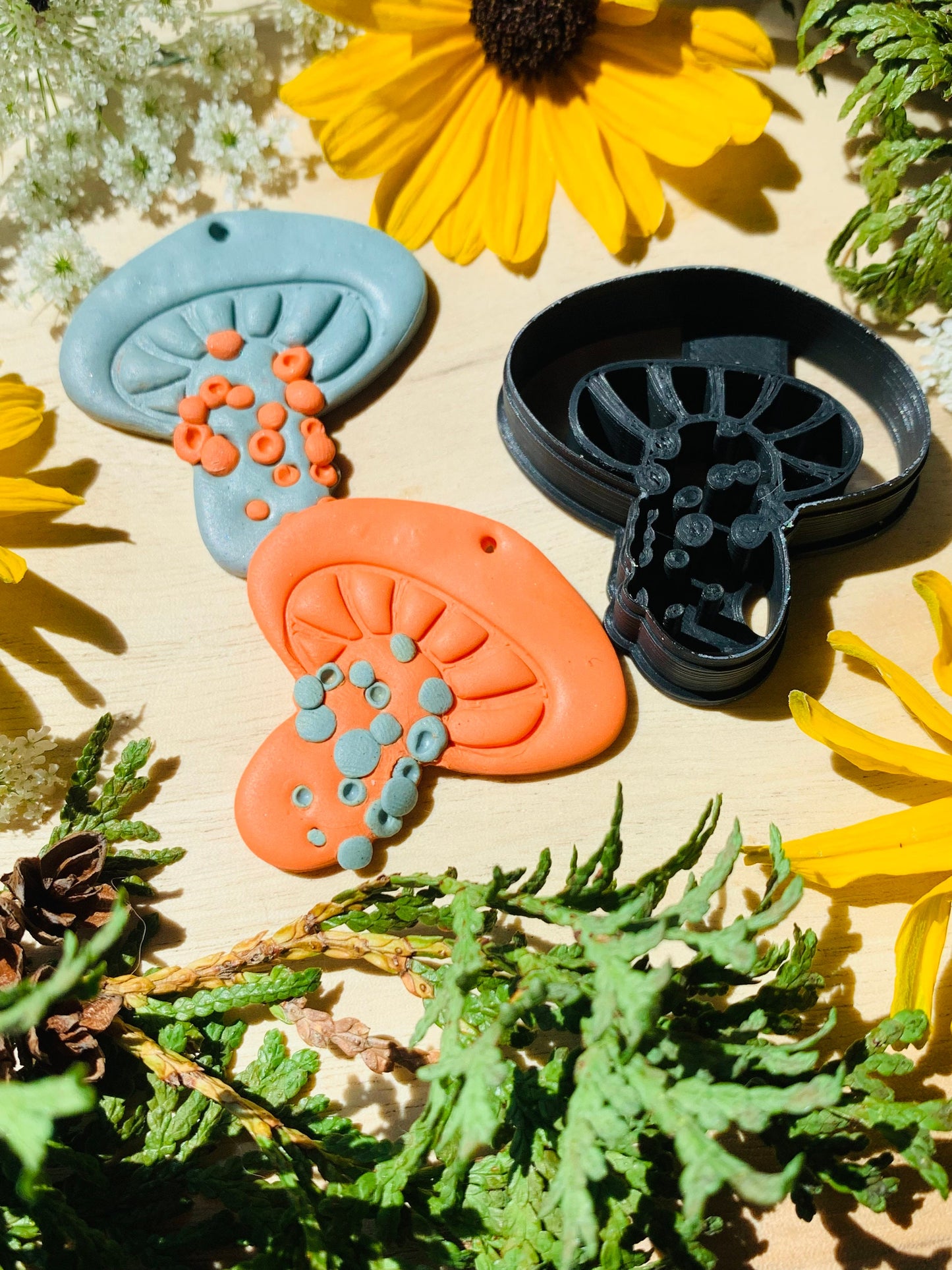 Big Toadstool with Bubble Growths - Embossed Sharp Clay Cutter
