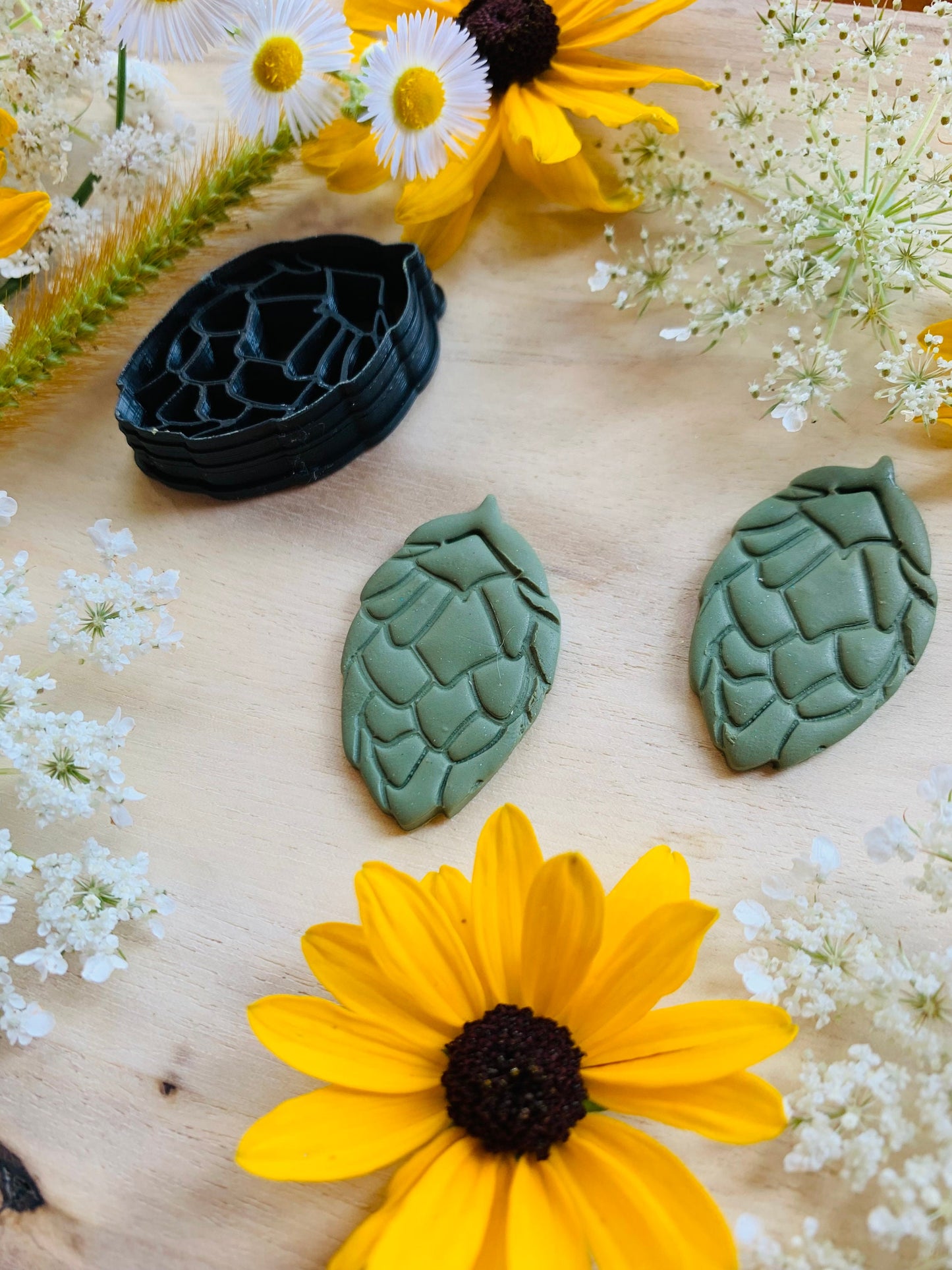 Large Oktoberfest Beer Hops - Embossed Sharp Clay Cutter