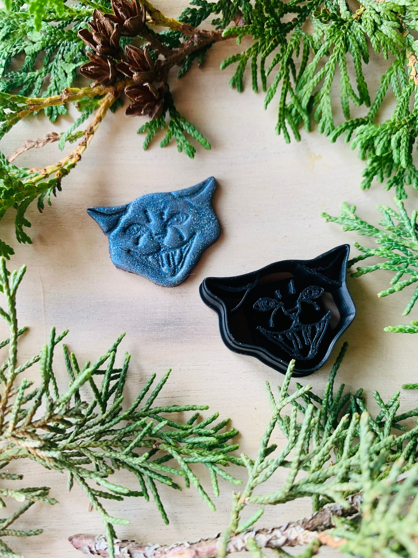 Hissing Cat Head - Embossed Sharp Clay Cutters