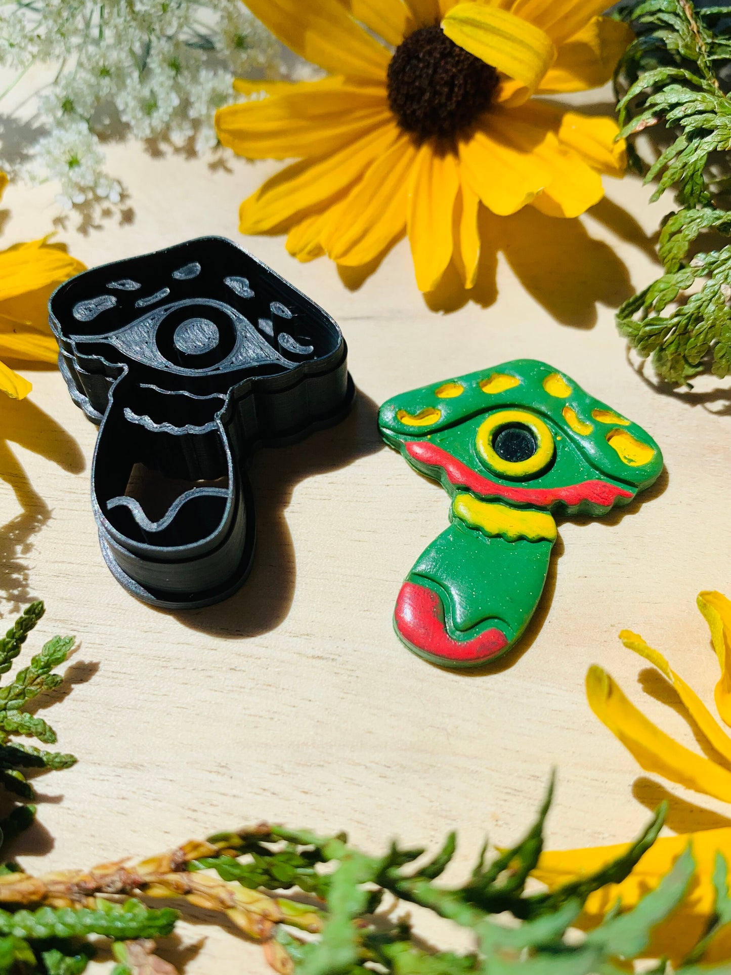 Larger Mushroom with Seeing Eye - Embossed Sharp Clay Cutter