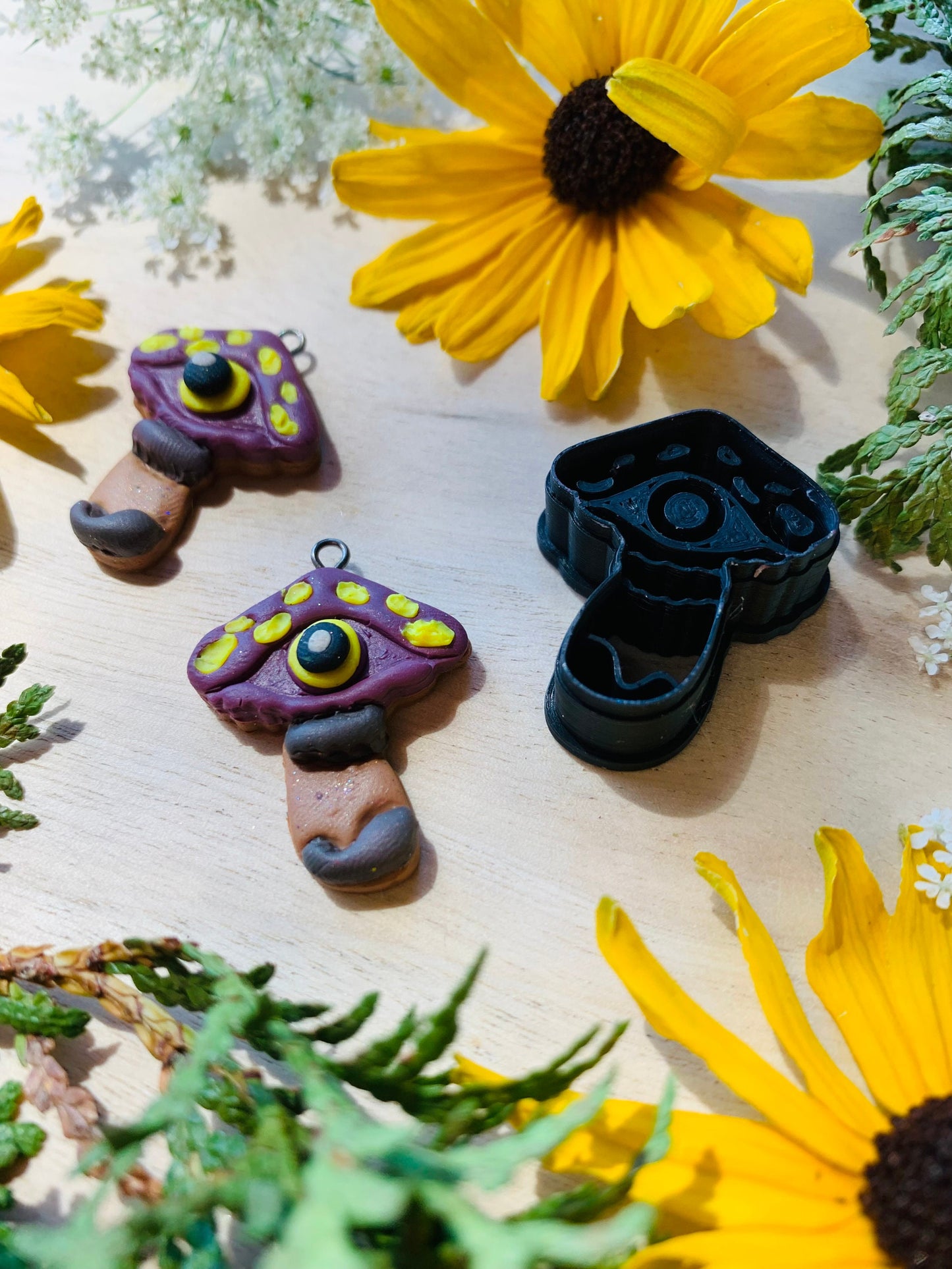 Smaller Mushroom with Seeing Eye - Embossed Sharp Clay Cutter