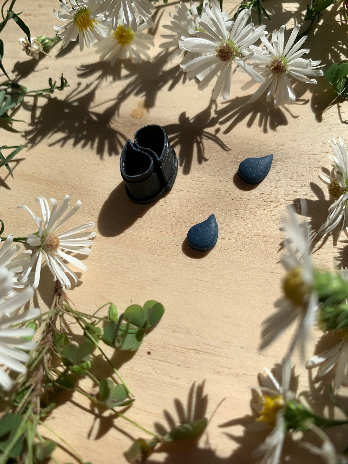 Micro Sized Teardrop Sharp Clay Cutter