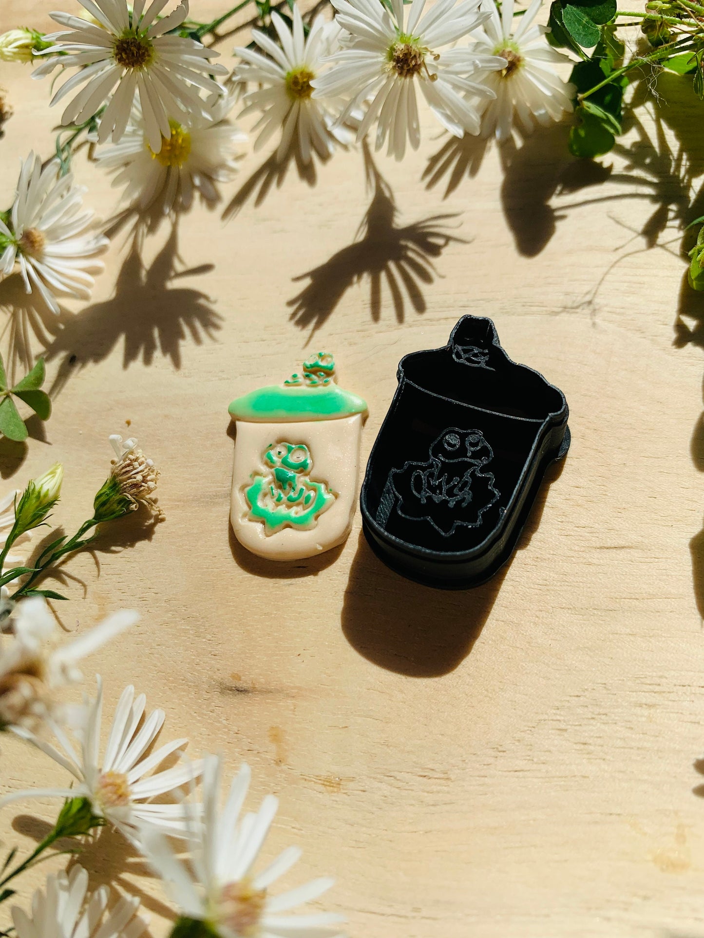 Stud Vintage Neil the Frog Inspired Canister Sharp Clay Cutter