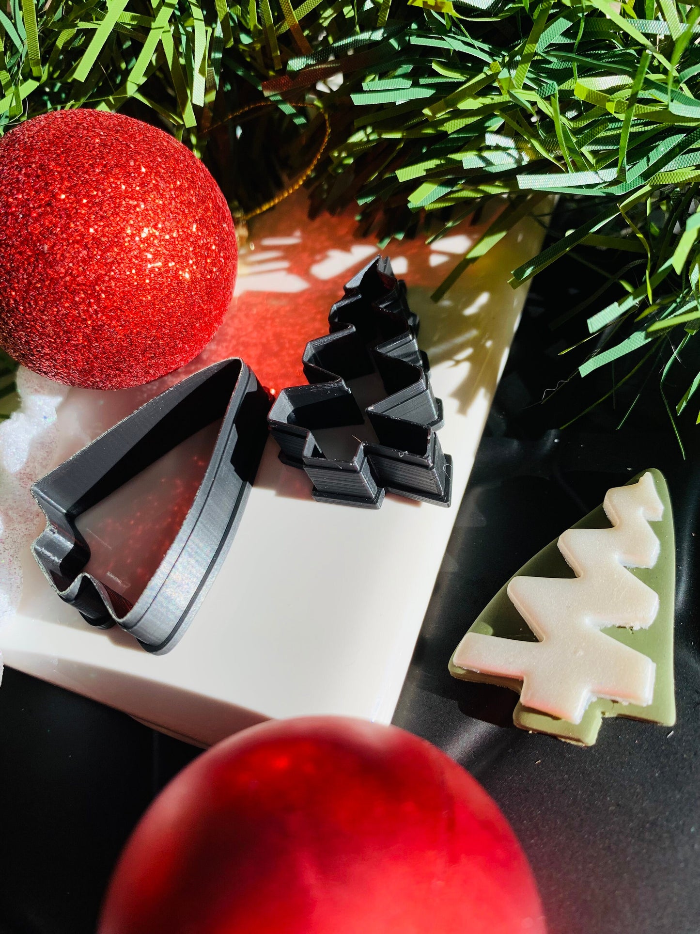 Squiggle Abstract Layered Christmas Tree Sharp Detailed Clay Cutter Set