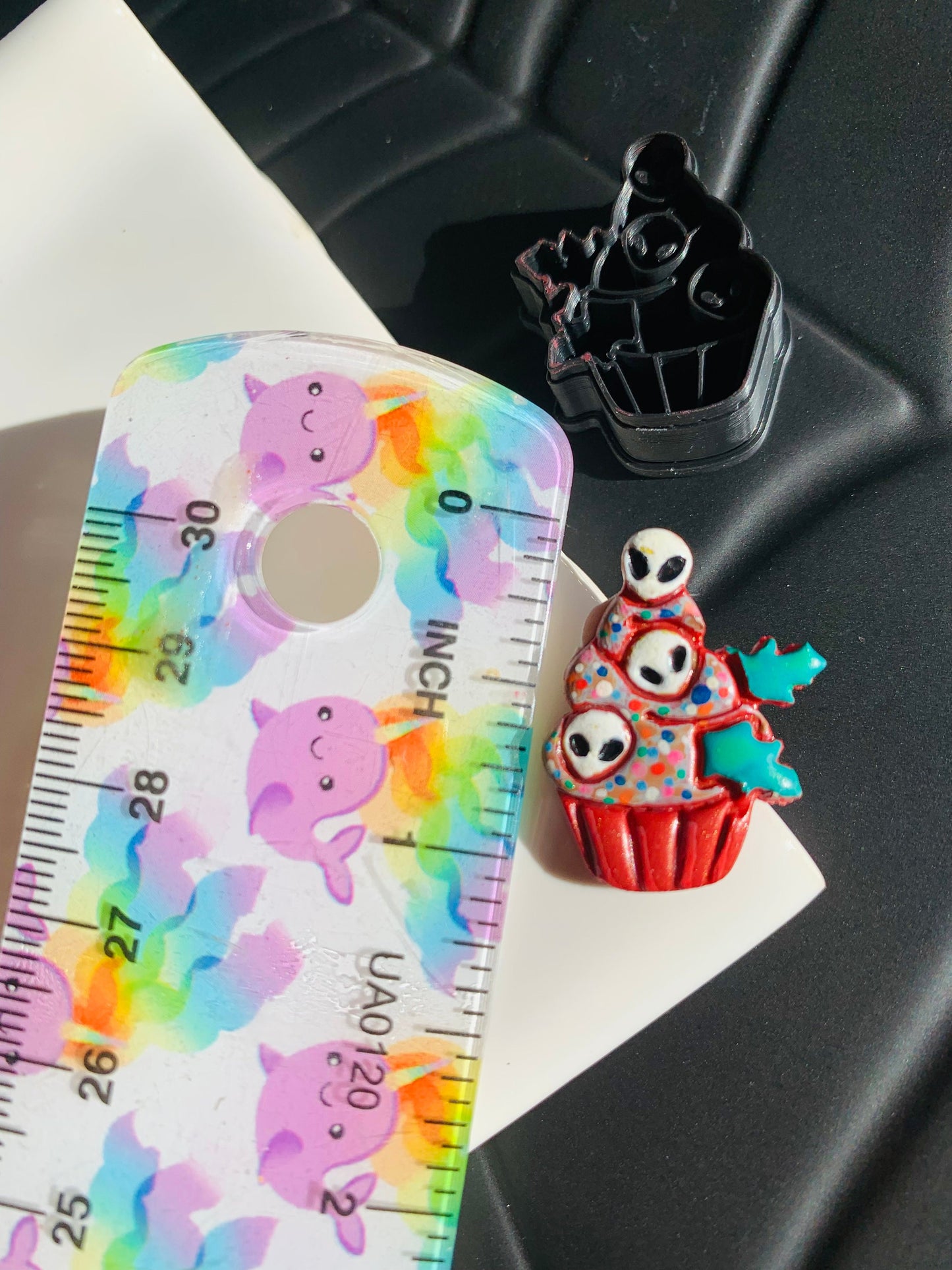 Alien Head Holiday Cupcake Sharp Clay Cutter