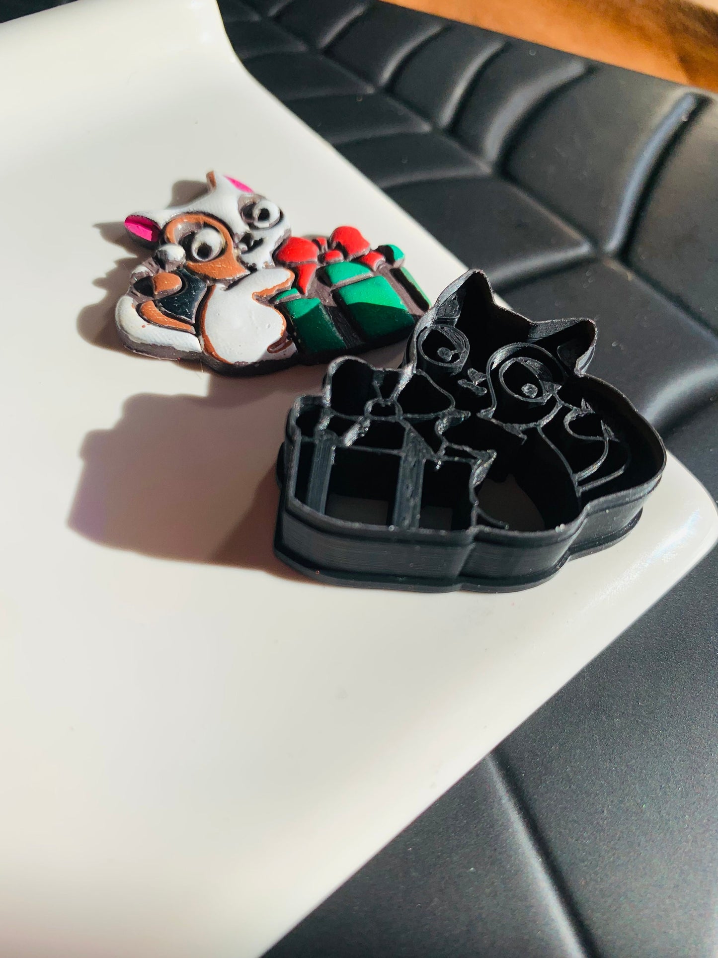 Maneki-Neko Cat with Gift Cryptid Sharp Clay Cutter
