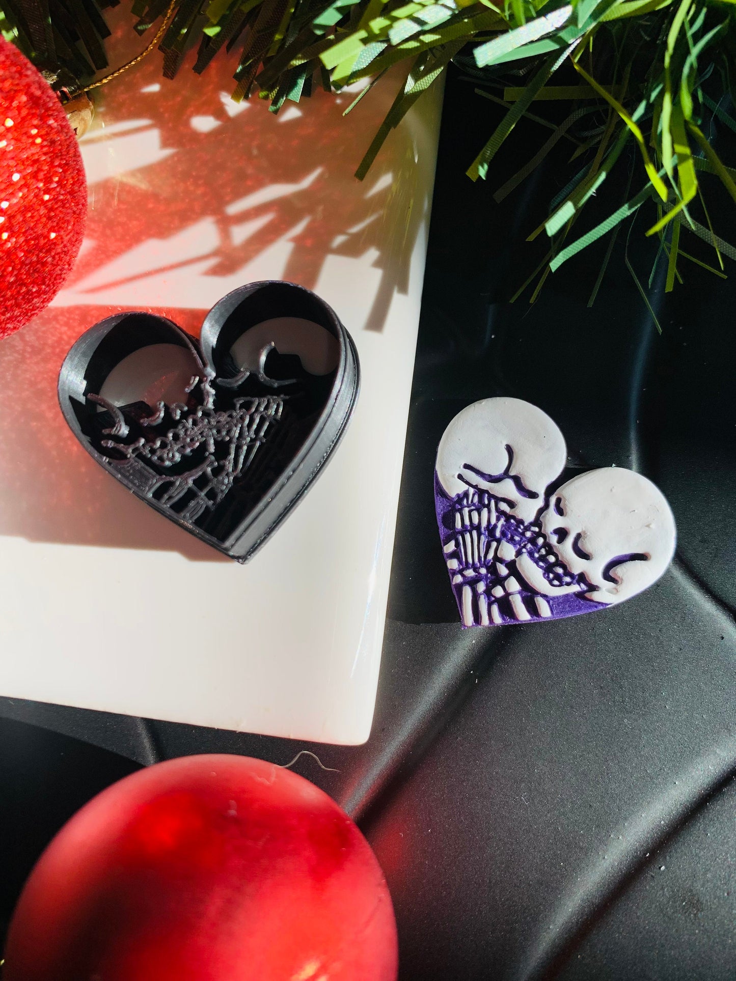 Skulls Kissing in Heart Sharp Clay Cutter