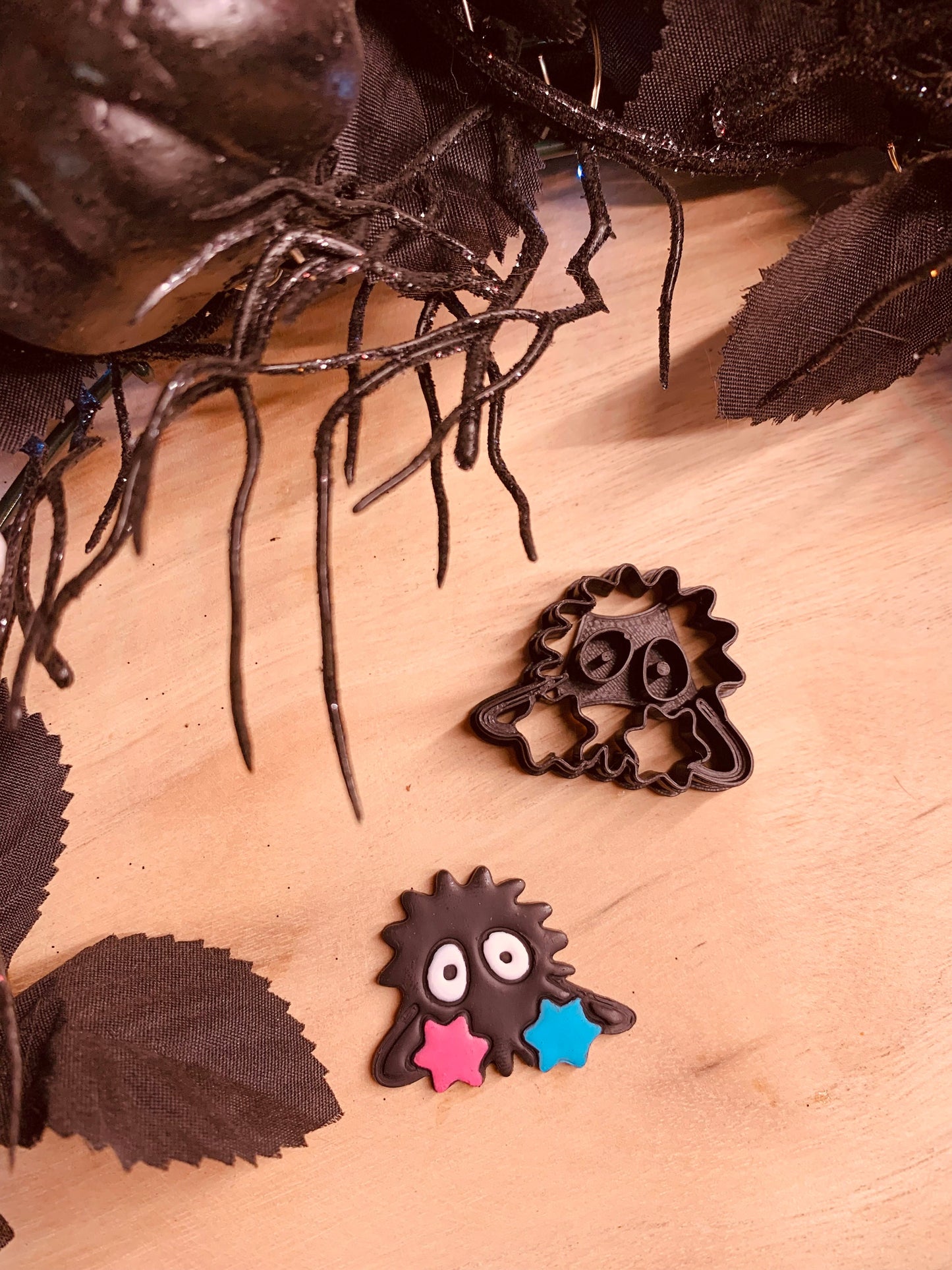 Oversized Fuzz Ball Soot Sprite with Pom Pom Toys Earring Clay Cutter
