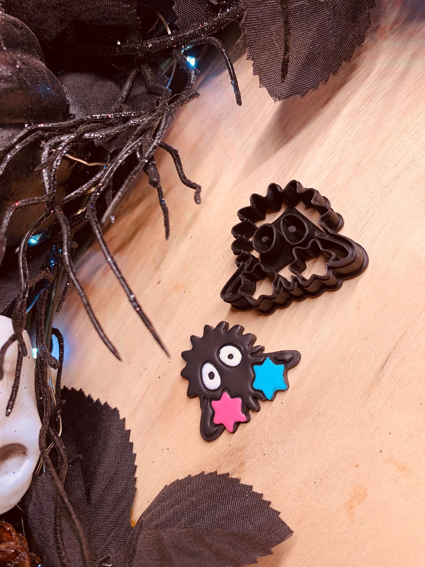Oversized Fuzz Ball Soot Sprite with Pom Pom Toys Earring Clay Cutter