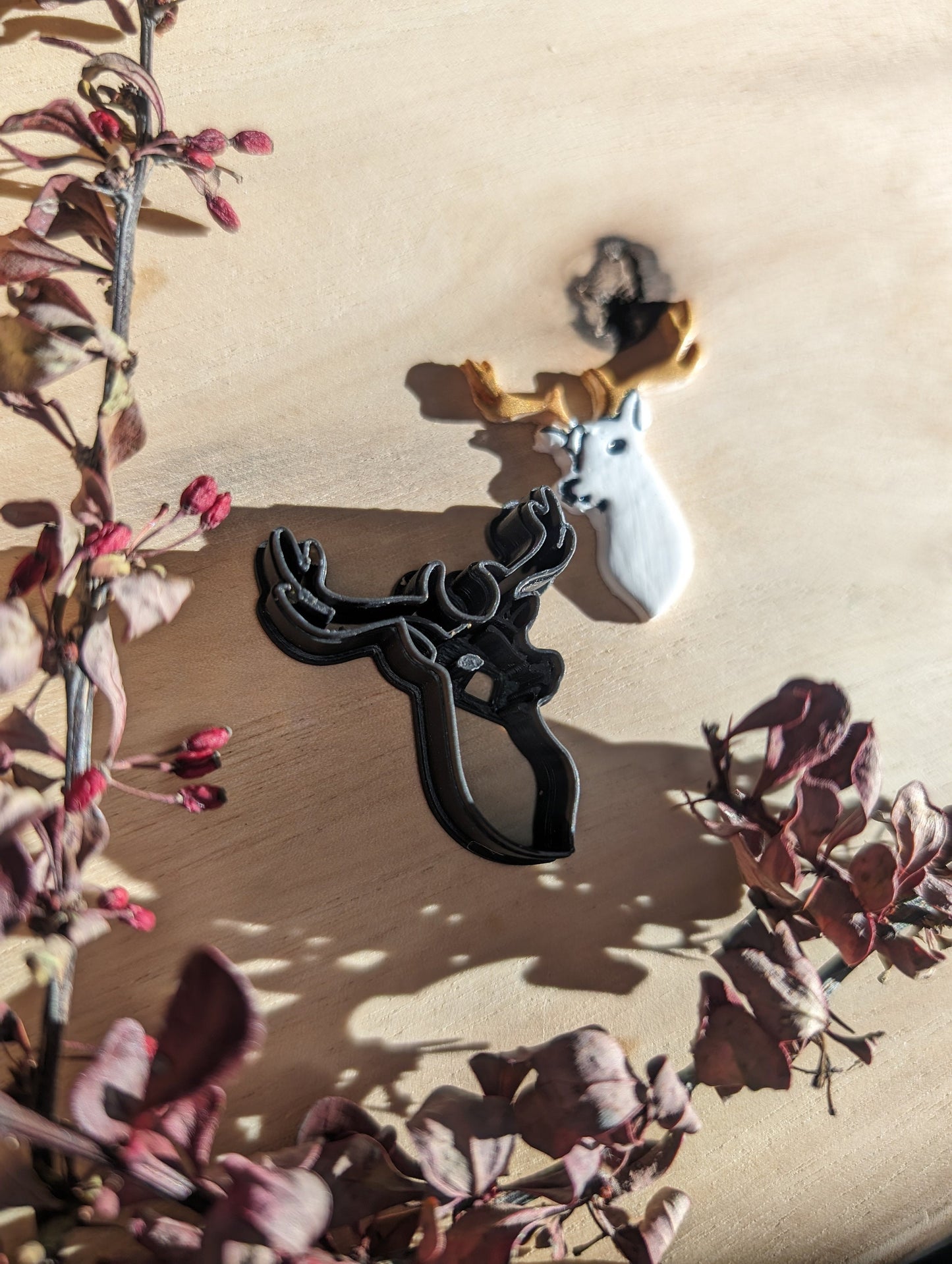TRICKY Deer Head Side Glance Sharp Clay Cutter