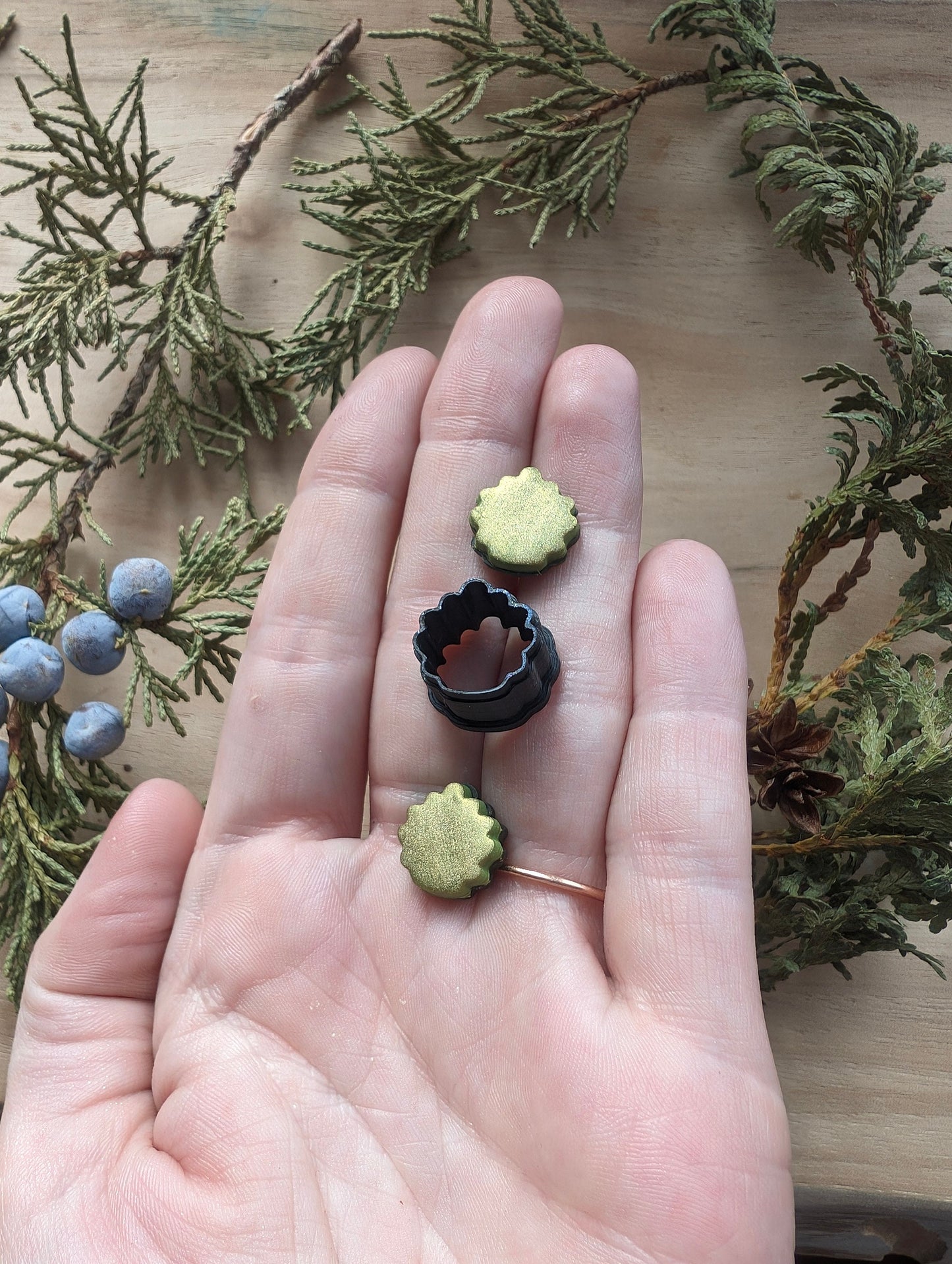 Mini Aspen Tree Leaf Sharp Clay Cutter