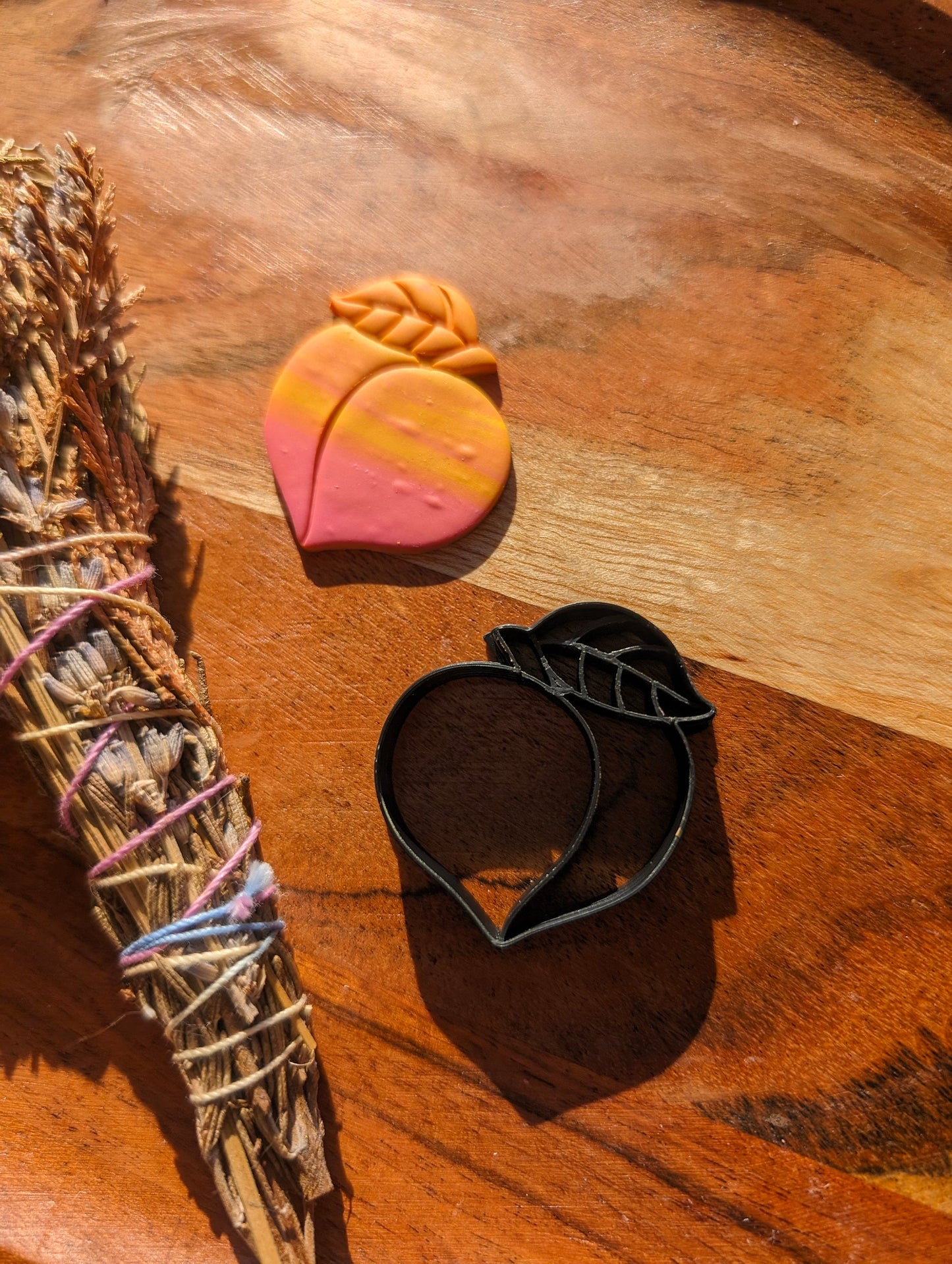 Bootylicious Peach with Leaf Sharp Cutter for Clay