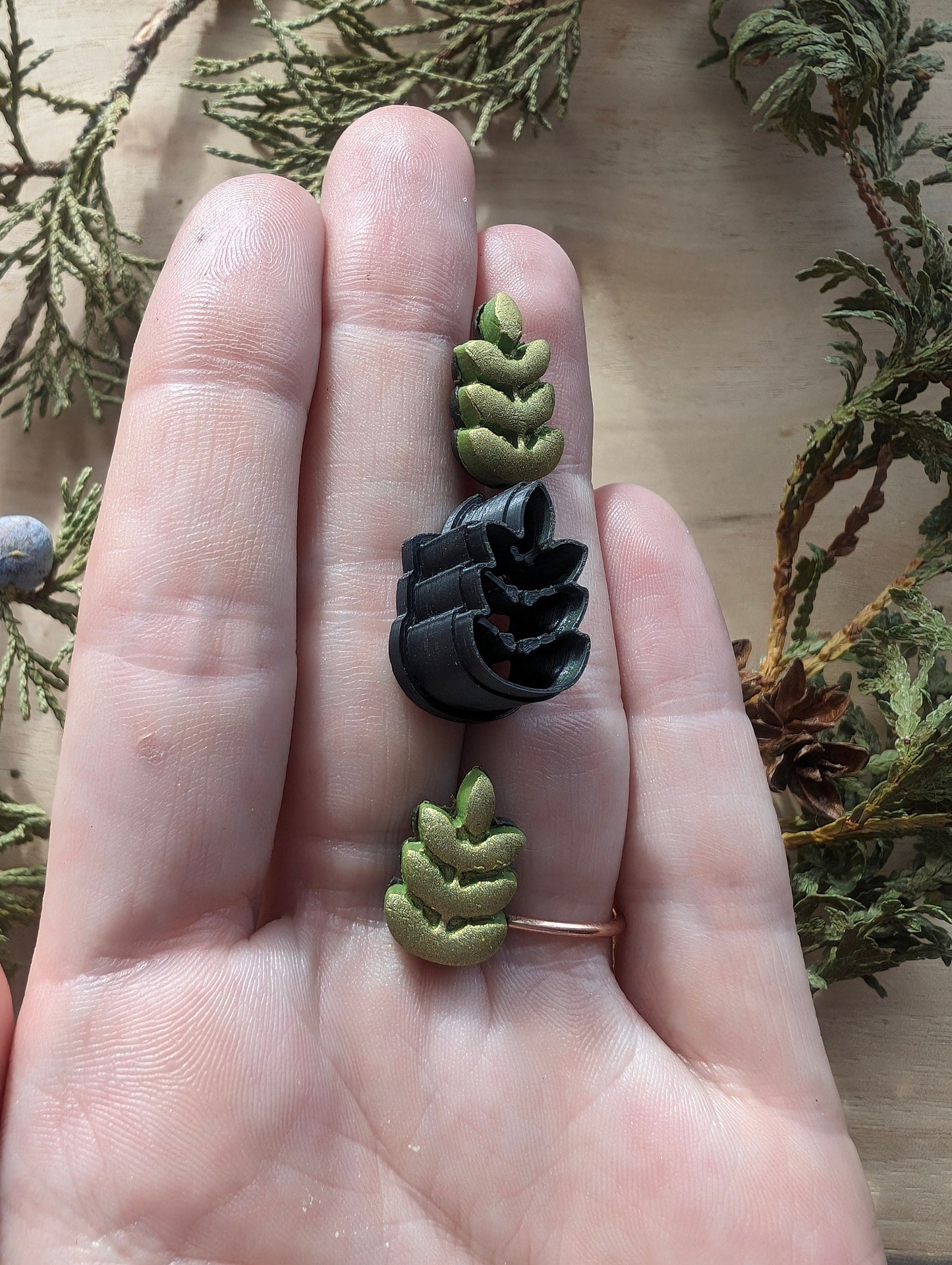 Mini Ash Tree Leaf Sharp Clay Cutter