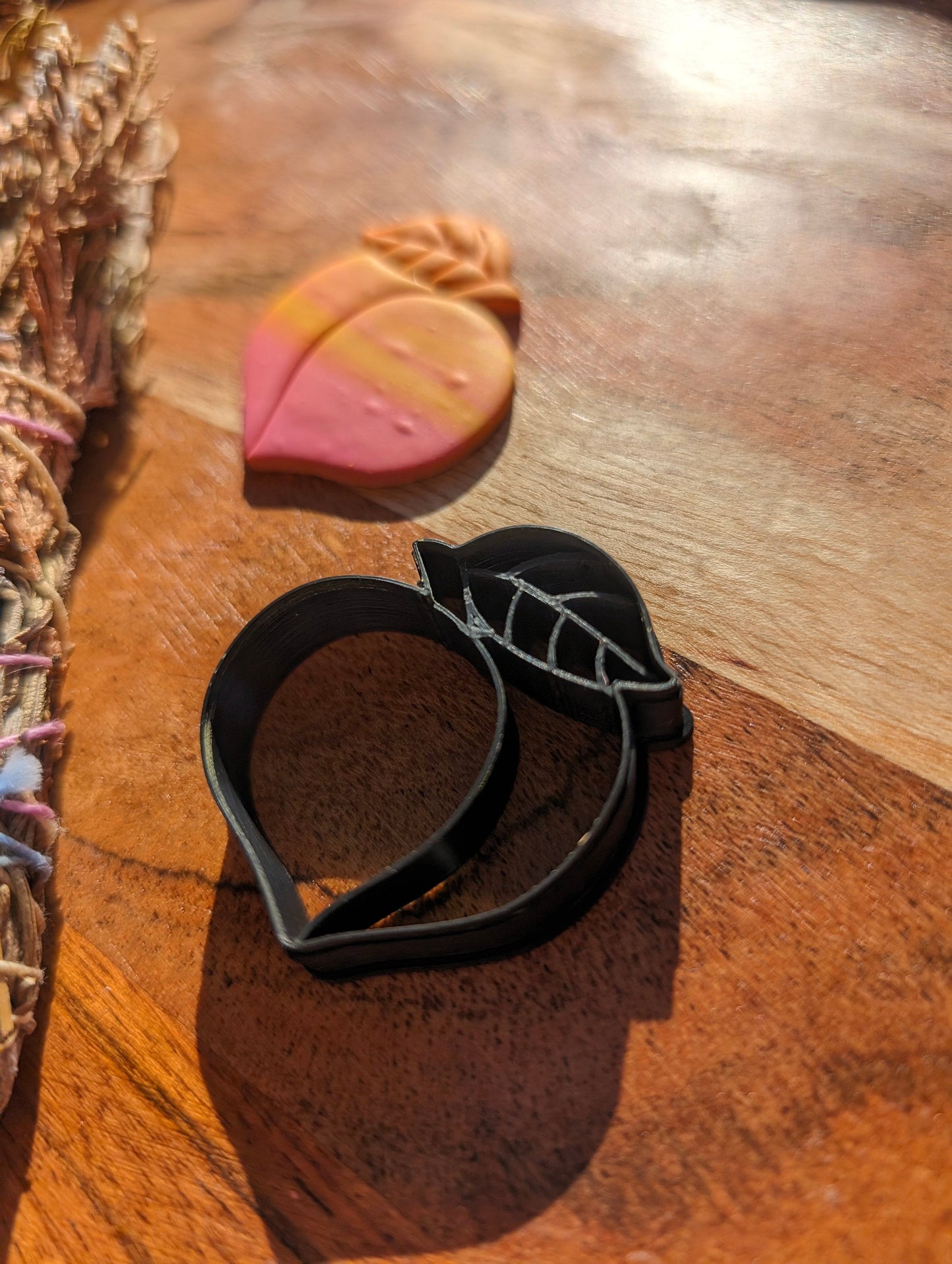 Bootylicious Peach with Leaf Sharp Cutter for Clay