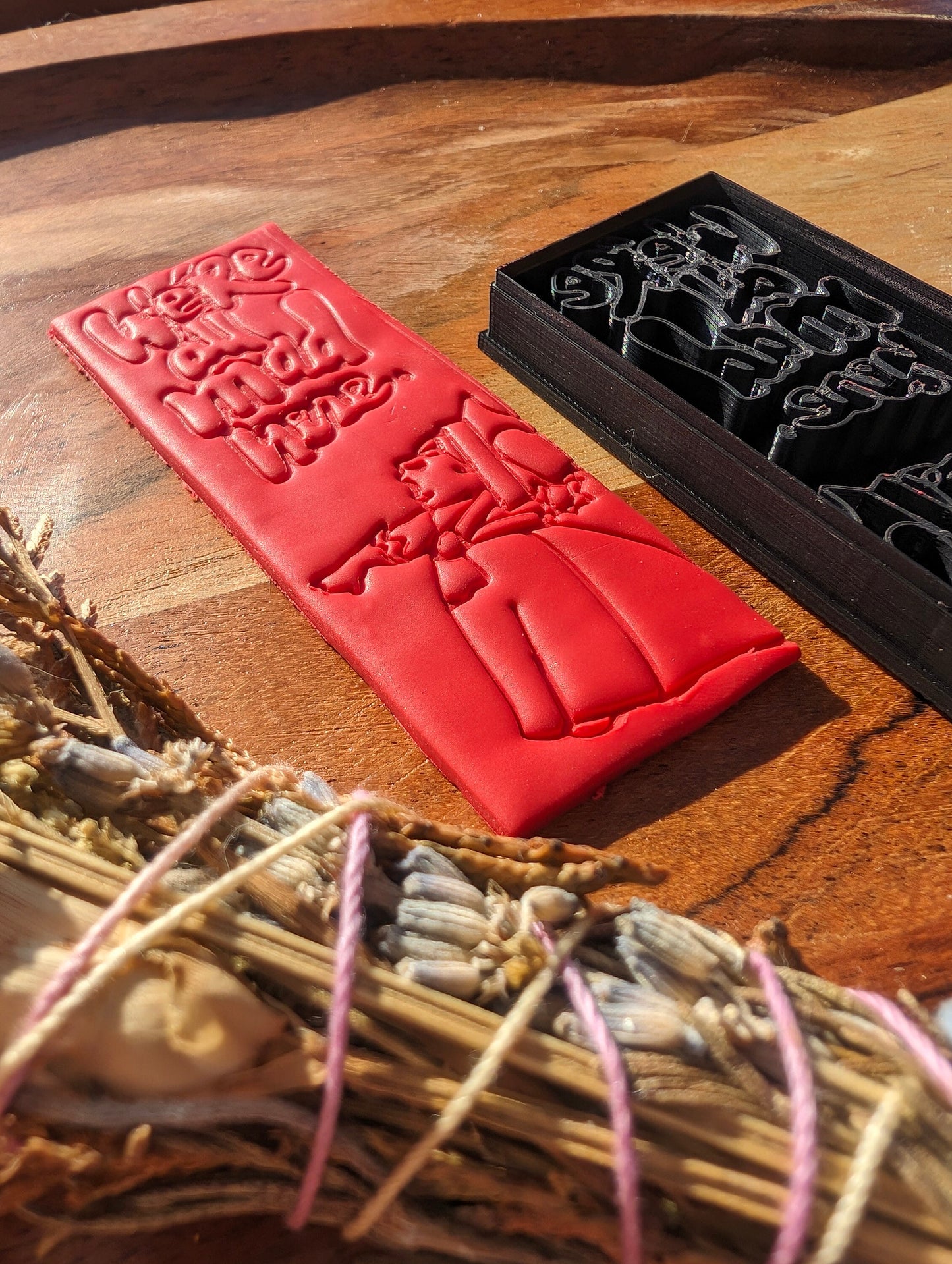 Classic Vintage Style Card Queen Bookmark Sharp Cutter for Clay