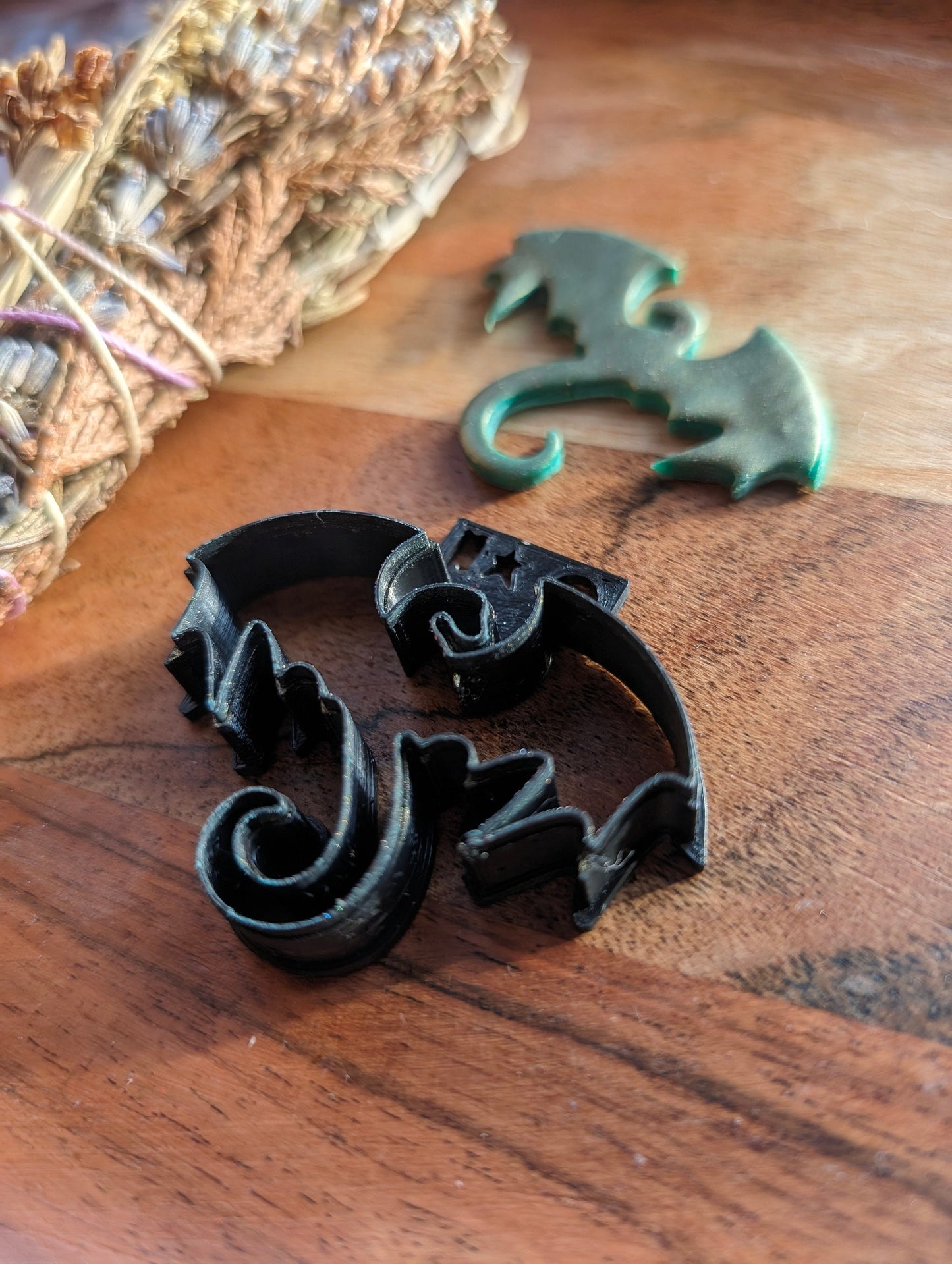 Flying Serpent Dragon with Curved Tail Sharp Clay Cutter