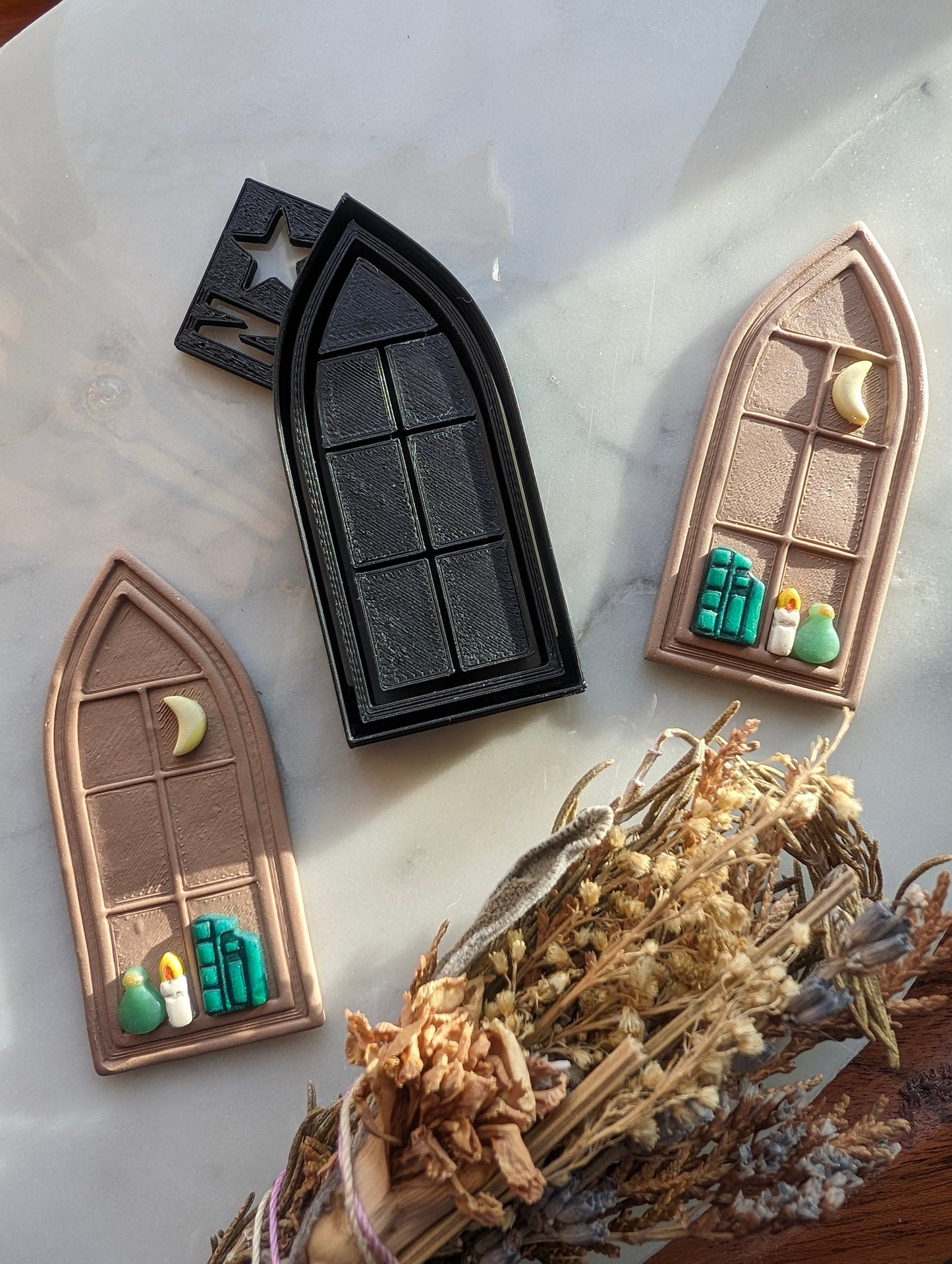 Tall Pointed Peak Shelf Window Clay Cutter