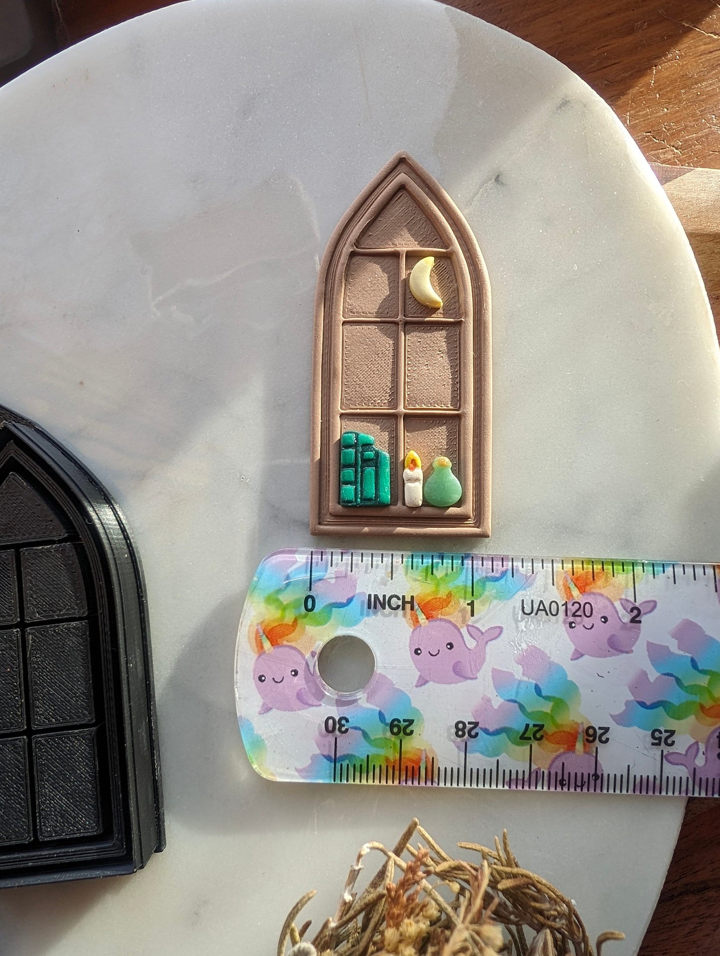 Tall Pointed Peak Shelf Window Clay Cutter