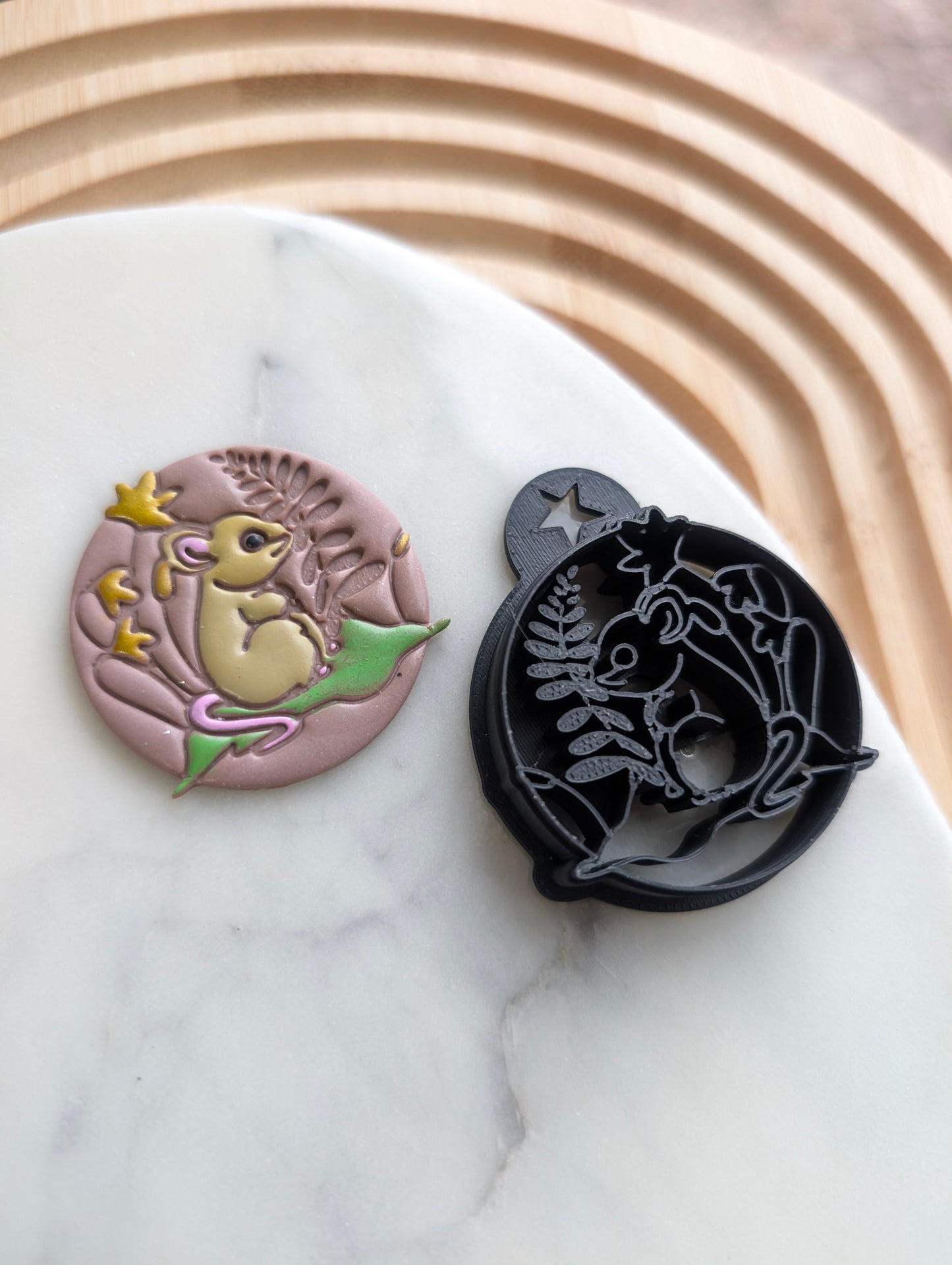 Field Mouse Scene in Circle Sharp Clay Cutter