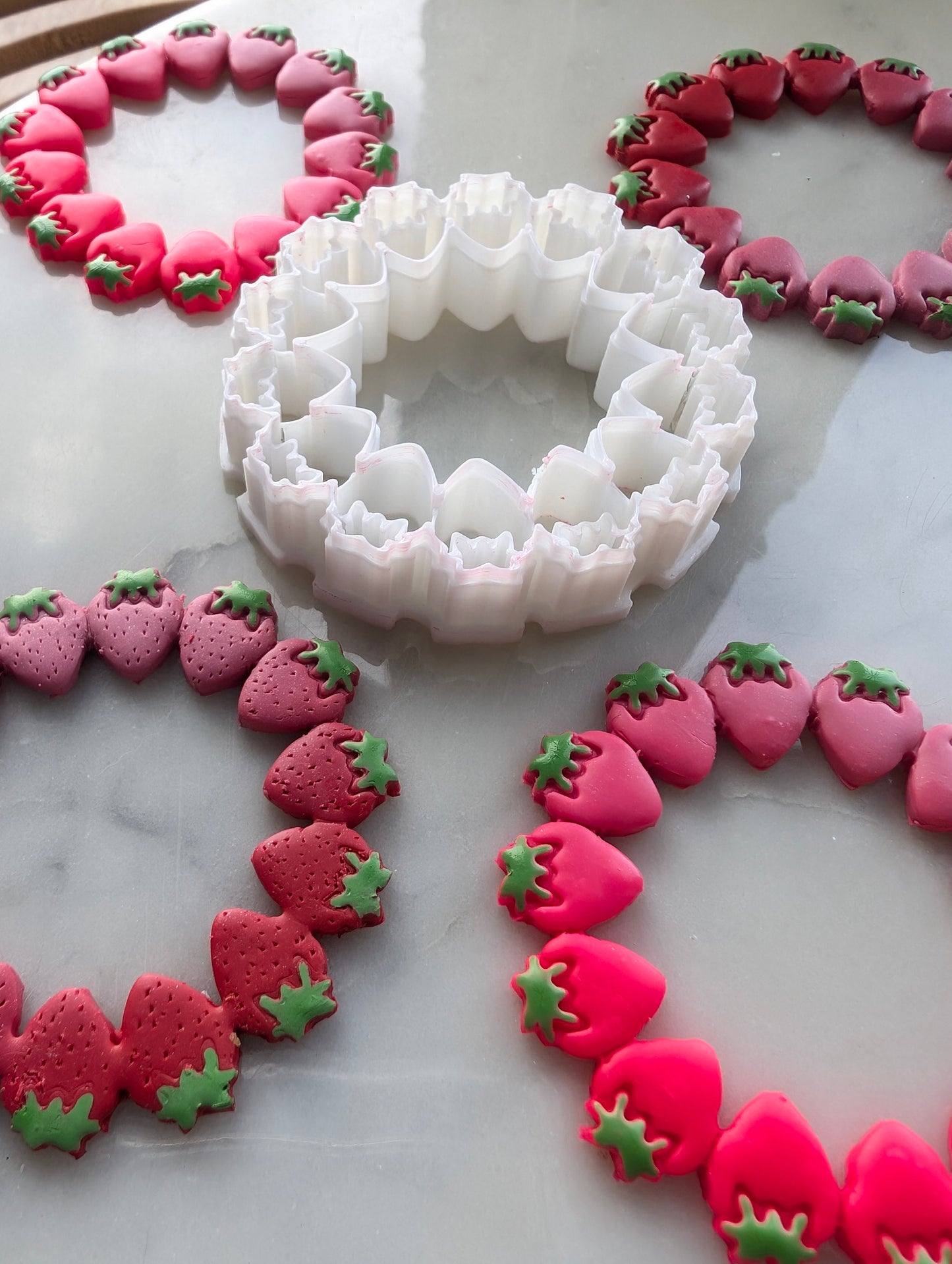 Micro Strawberry Wreath Sharp Clay Cutter