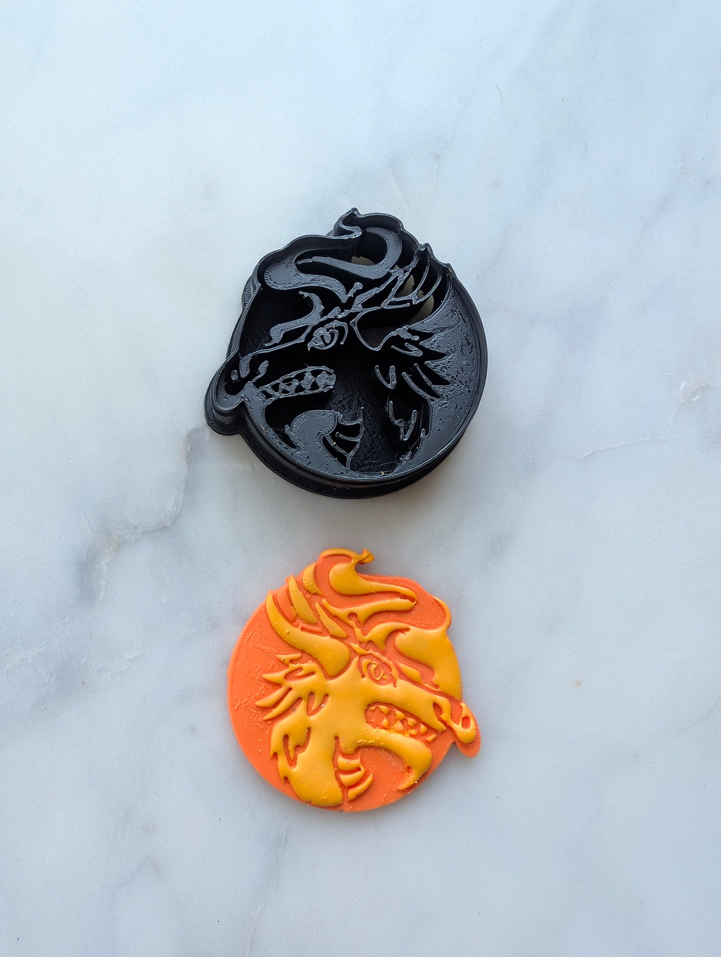Dragon Head Side View with Smoke on Coin Sharp Clay Cutter