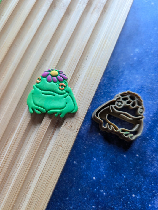 Frog with a Daisy on Their Head Sharp Clay Cutter