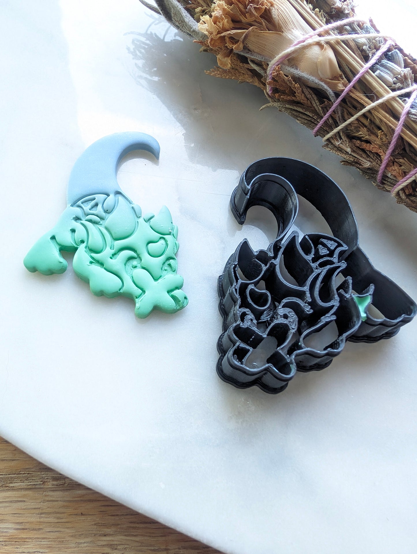 Baby Dragon with Butterfly on Nose Embossed Sharp Clay Cutter