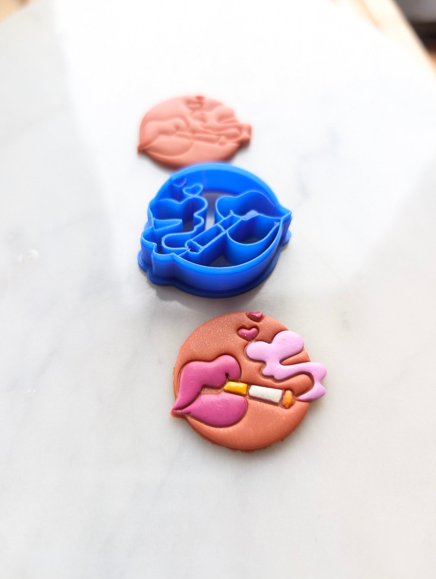 Kiss Lips with a Cigarette and Heart Shaped Smoke Sharp Clay Cutter
