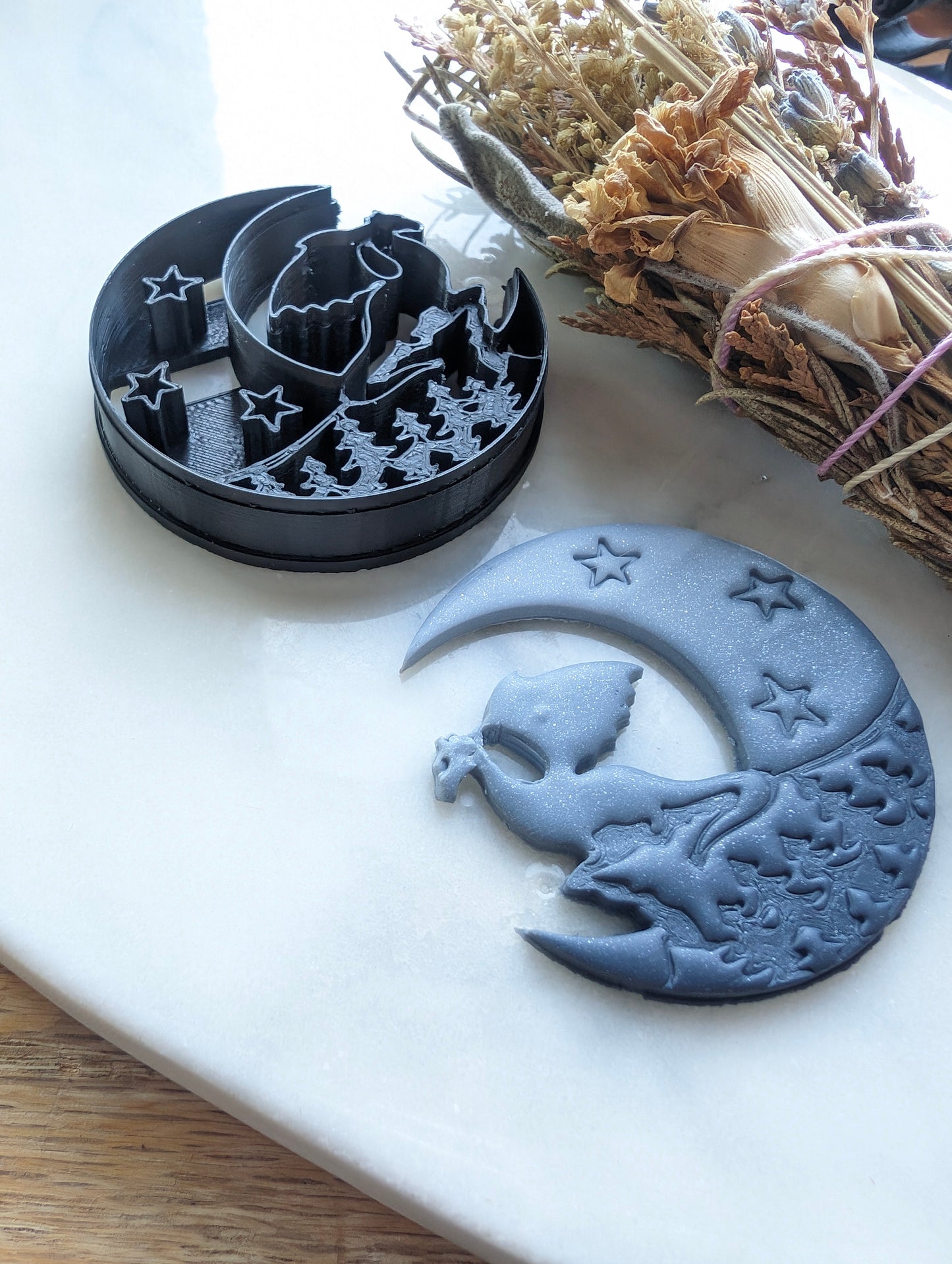 Dragon on Cliff Edge in Crescent Moon Sharp Clay Cutter