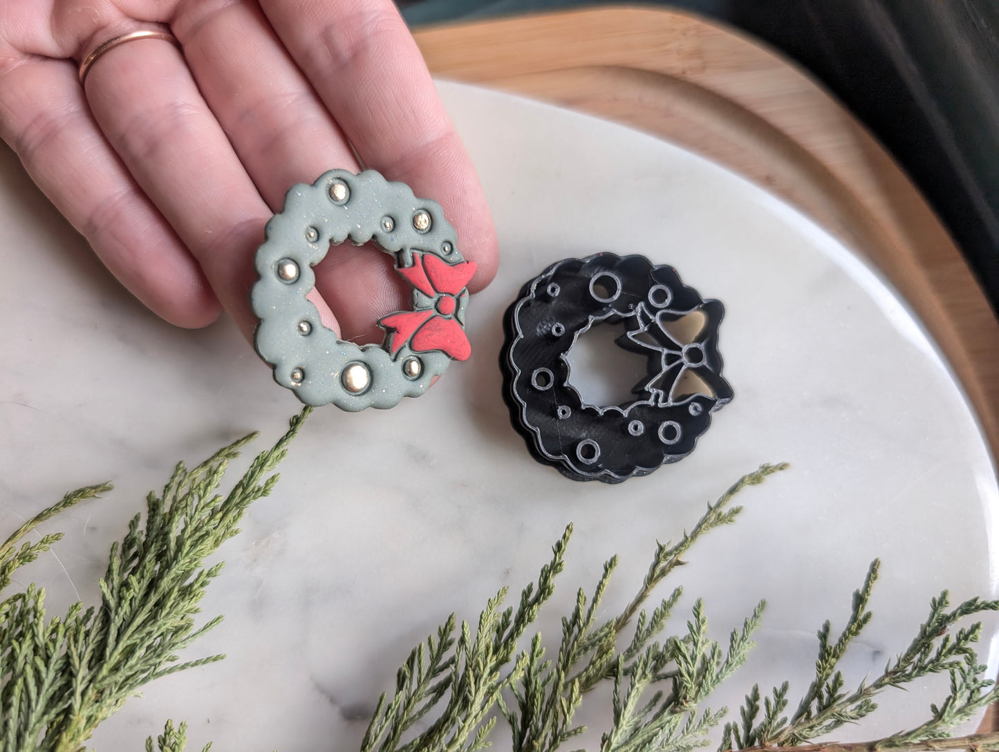 Holiday Doodle Christmas Wreath - Embossed Sharp Clay Cutter