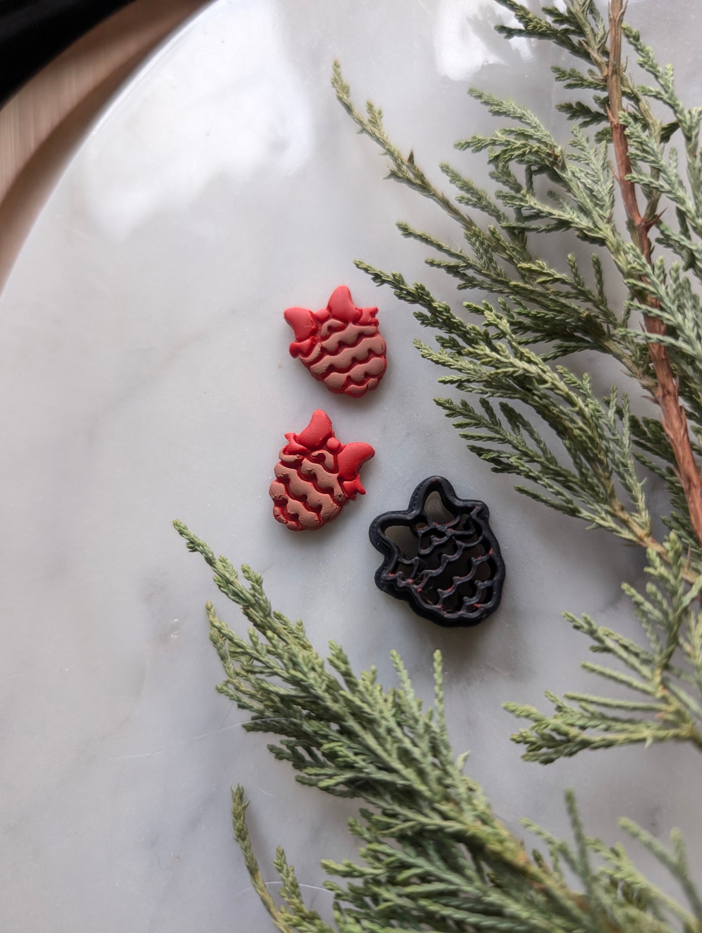 Doodle Pine Cone with a Bow - Embossed Sharp Clay Cutter