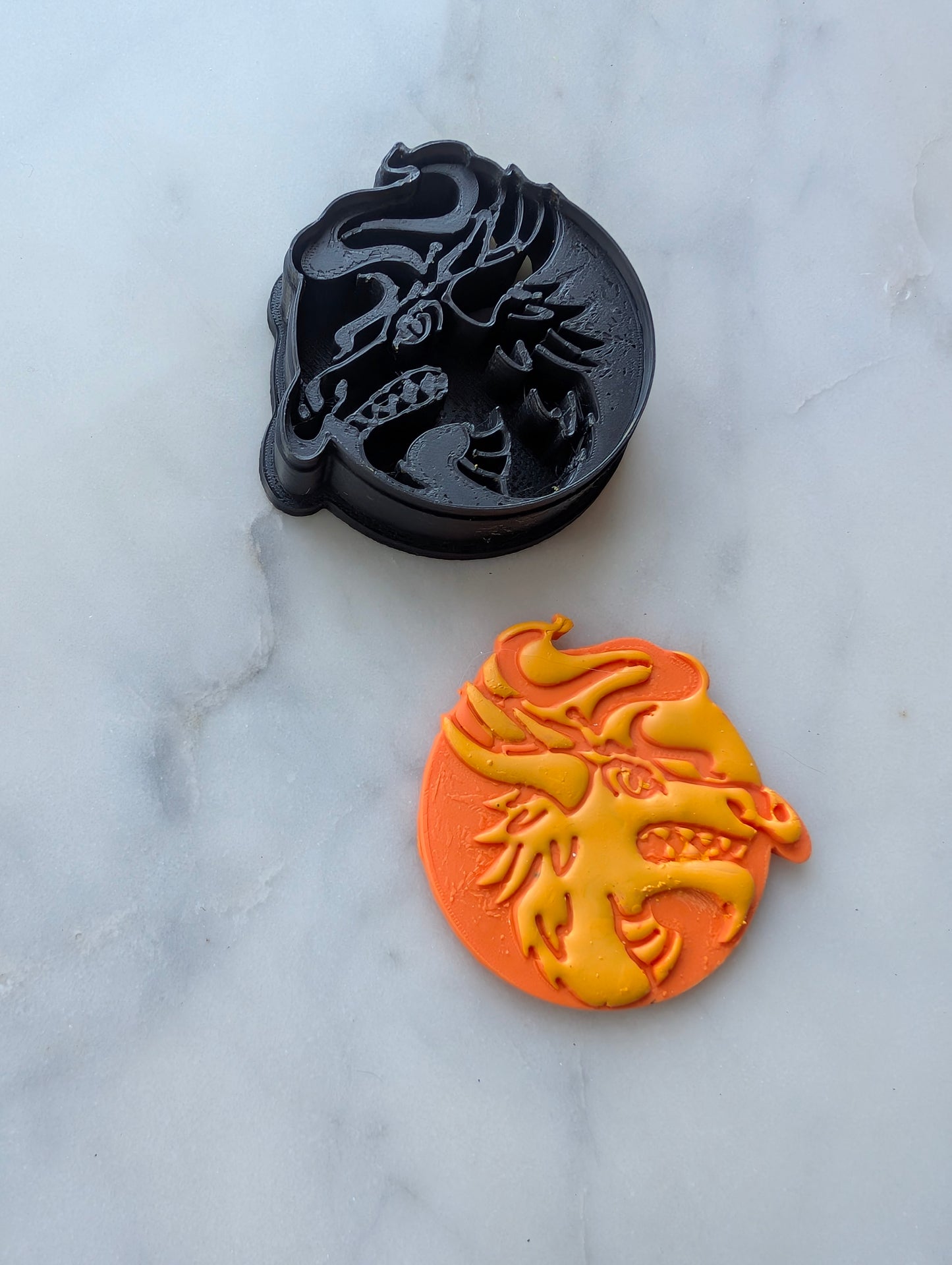Dragon Head Side View with Smoke on Coin Sharp Clay Cutter