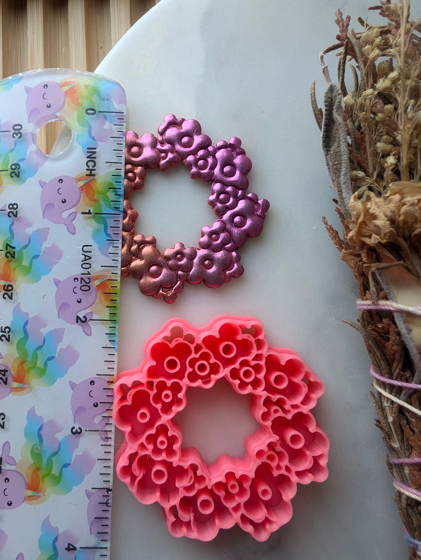 Ditsy Floral Wreath Sharp Clay Cutter