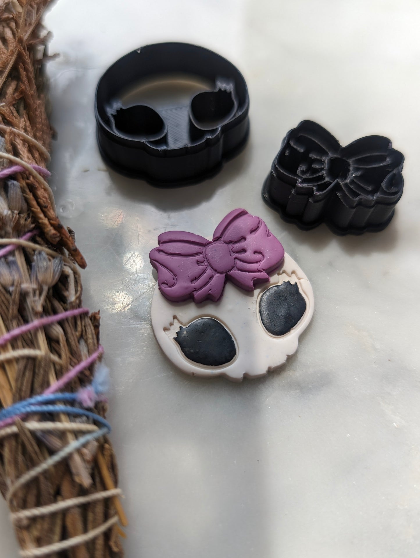 Two-Piece Cute Skull with Bow Sharp Clay Cutter