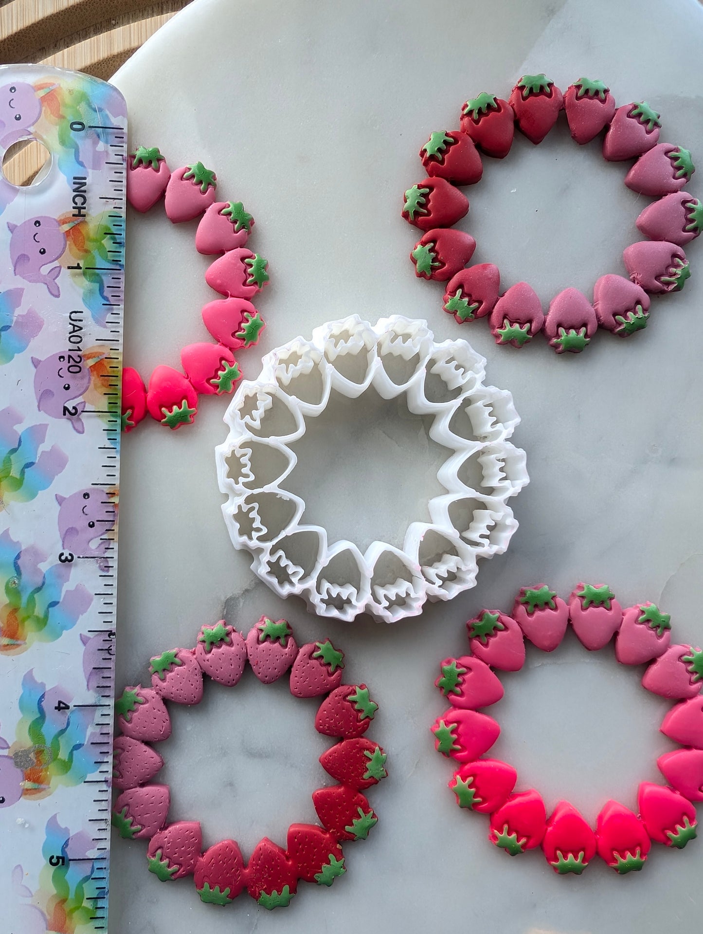 Micro Strawberry Wreath Sharp Clay Cutter