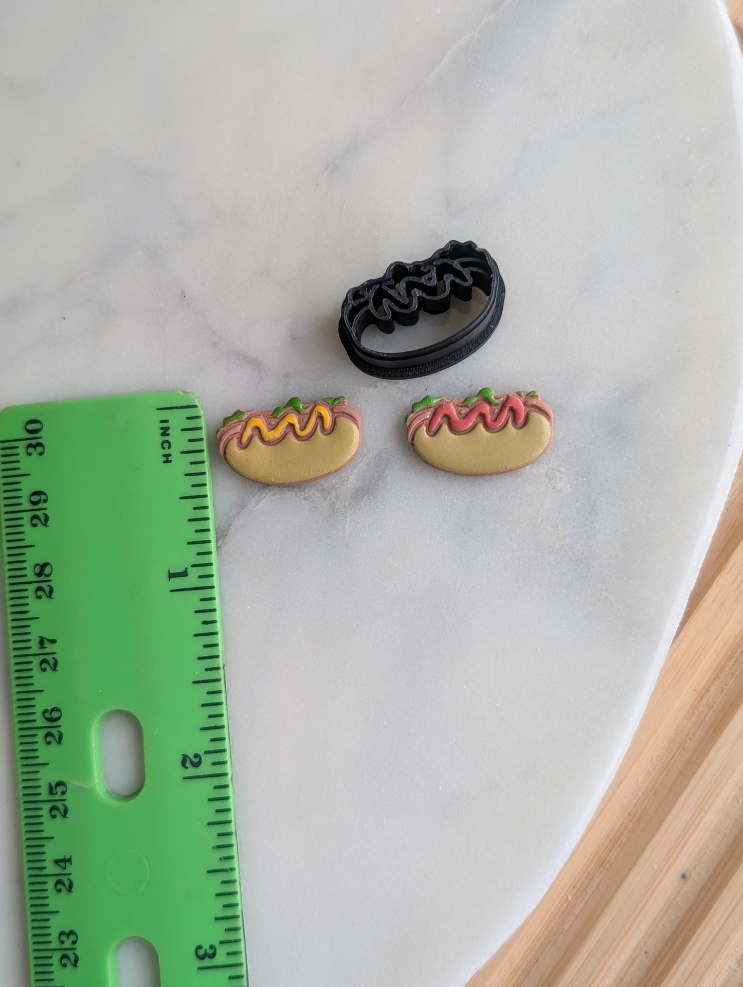 Small Loaded Hotdog in a Bun Sharp Clay Cutter