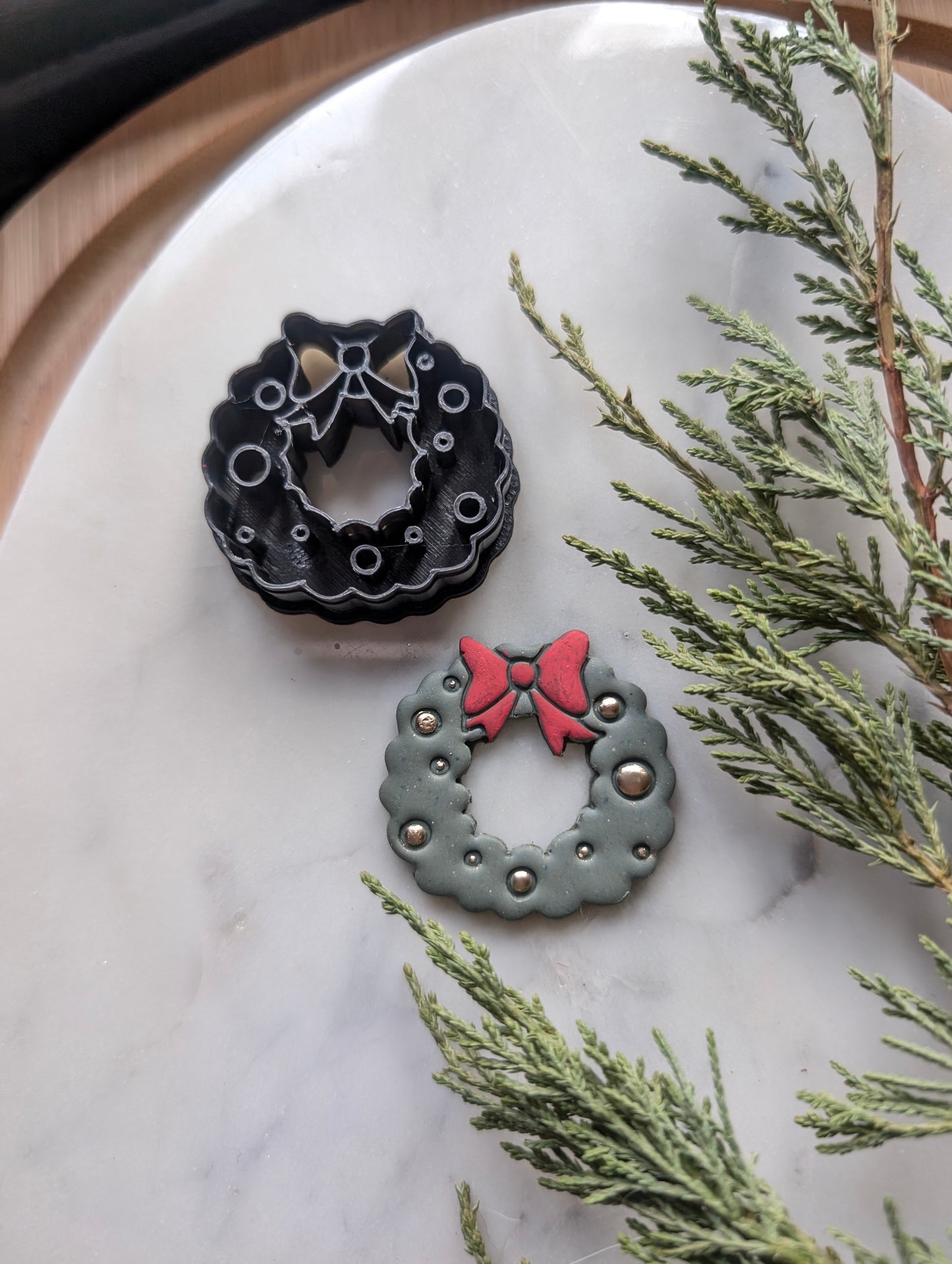 Holiday Doodle Christmas Wreath - Embossed Sharp Clay Cutter