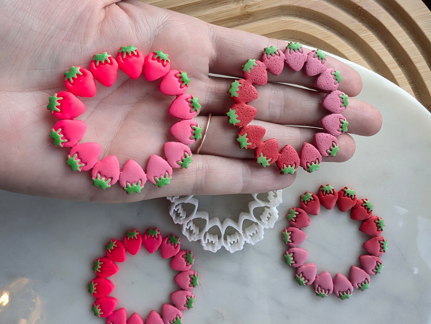 Micro Strawberry Wreath Sharp Clay Cutter