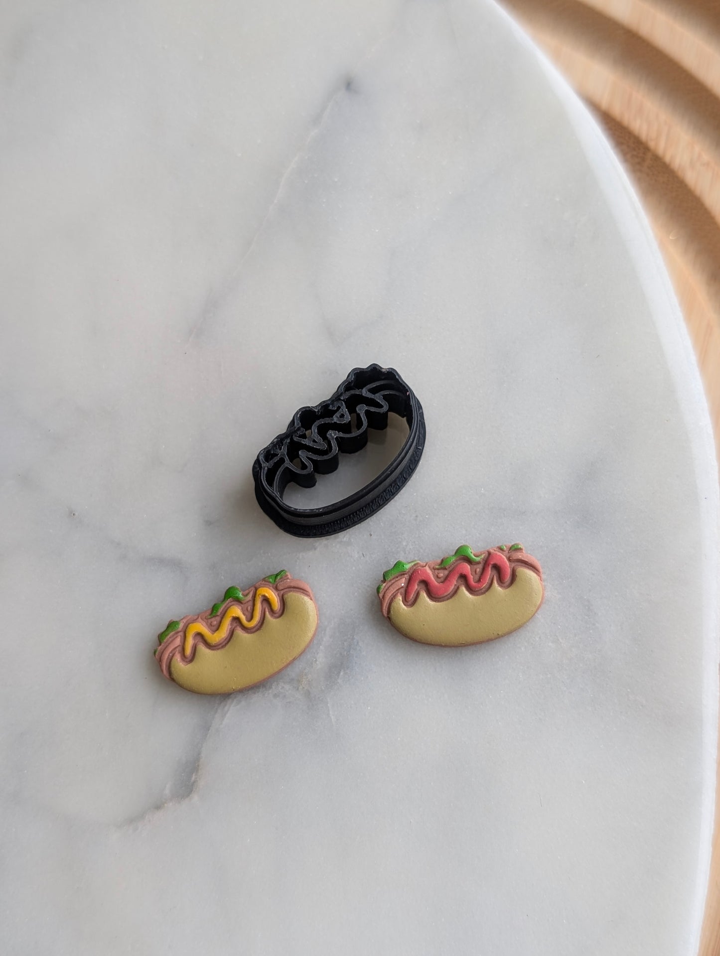 Small Loaded Hotdog in a Bun Sharp Clay Cutter