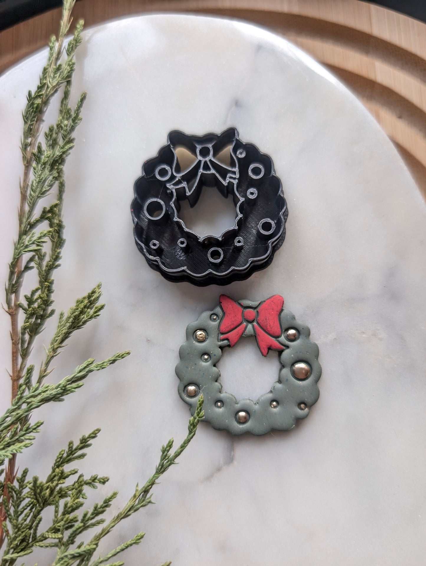 Holiday Doodle Christmas Wreath - Embossed Sharp Clay Cutter