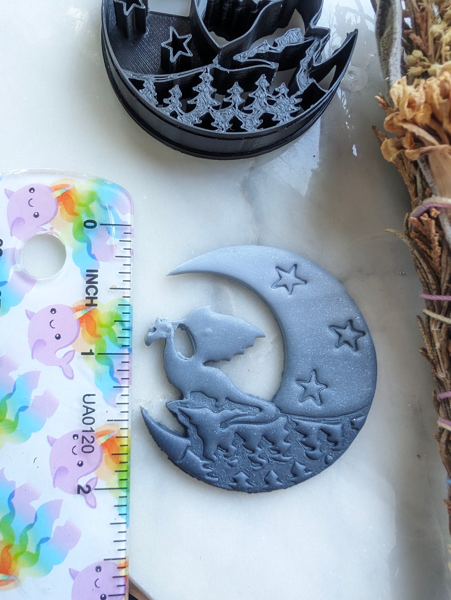 Dragon on Cliff Edge in Crescent Moon Sharp Clay Cutter