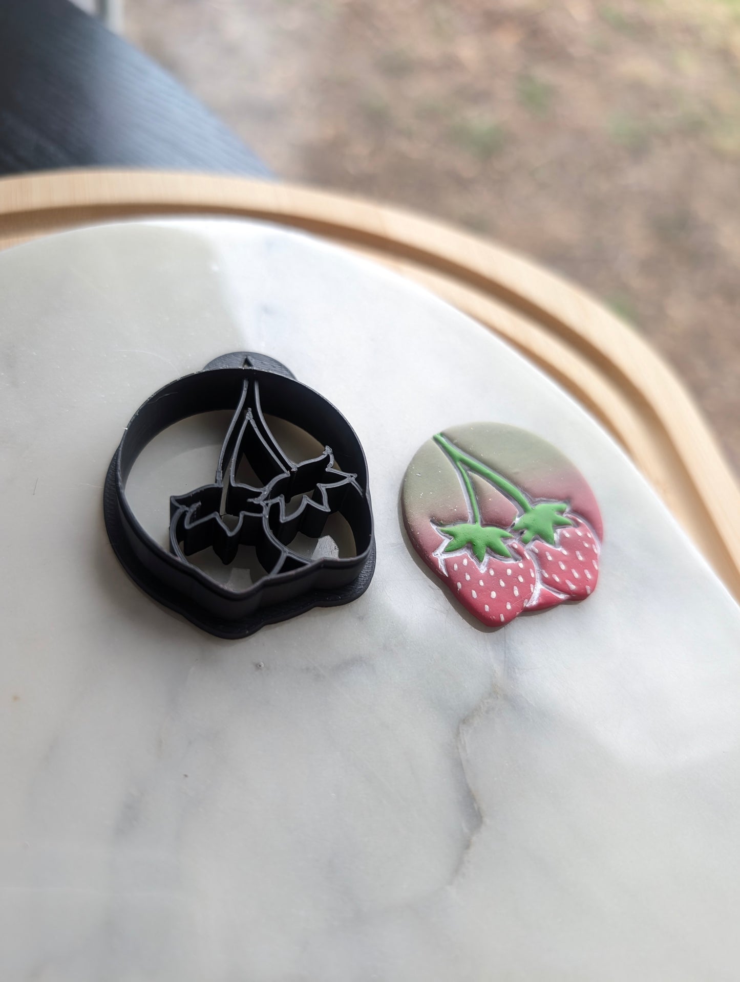 Double Strawberries on Stem Sharp Clay Cutter