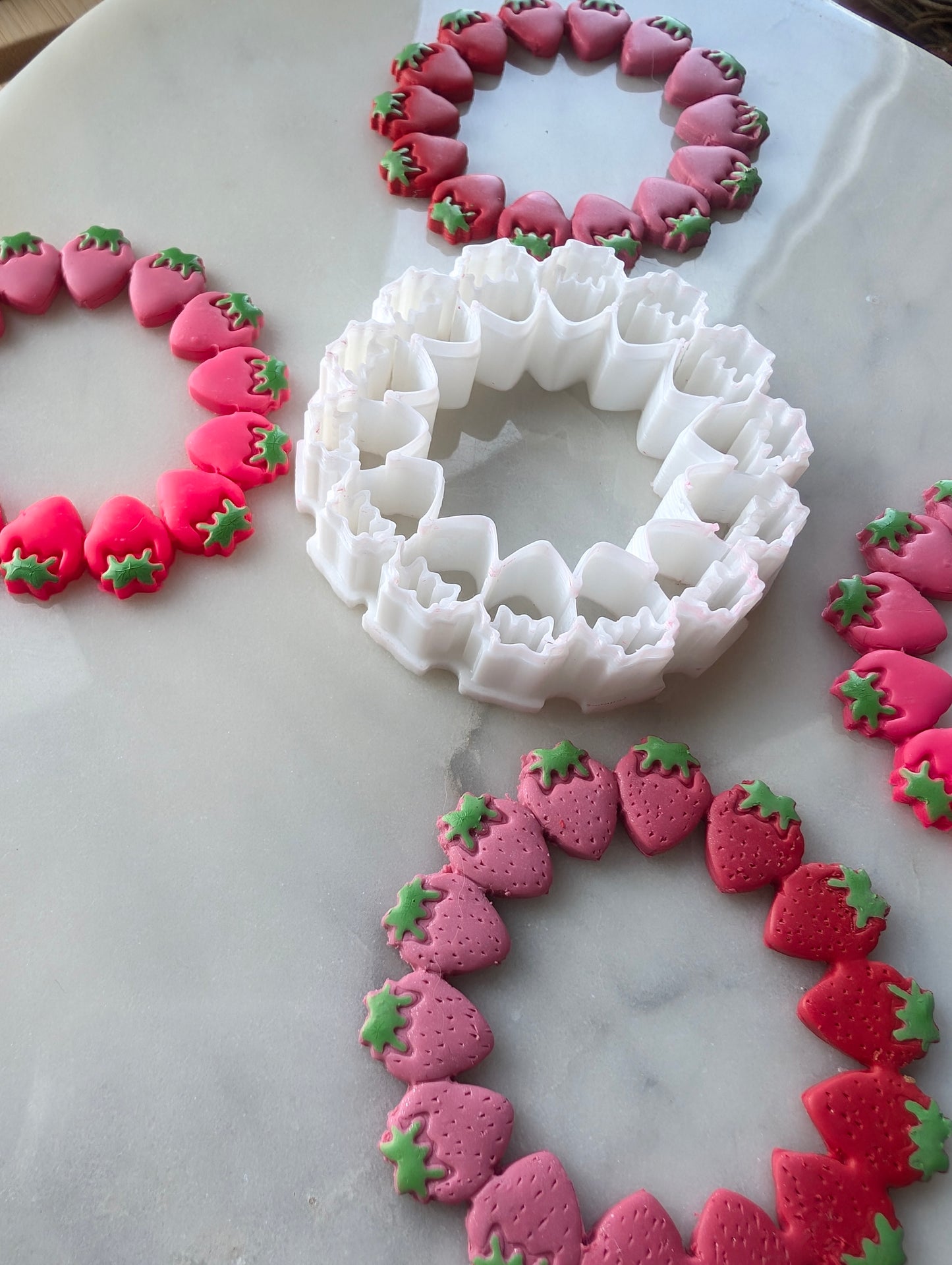 Micro Strawberry Wreath Sharp Clay Cutter