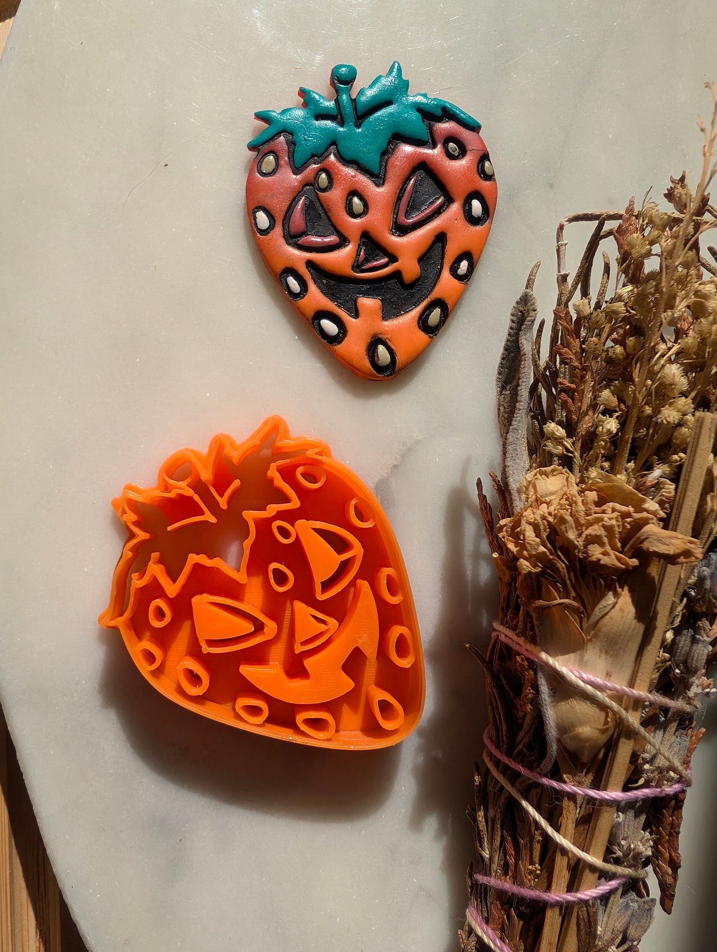 Jack o' Lantern Strawberry Sharp Clay Cutter